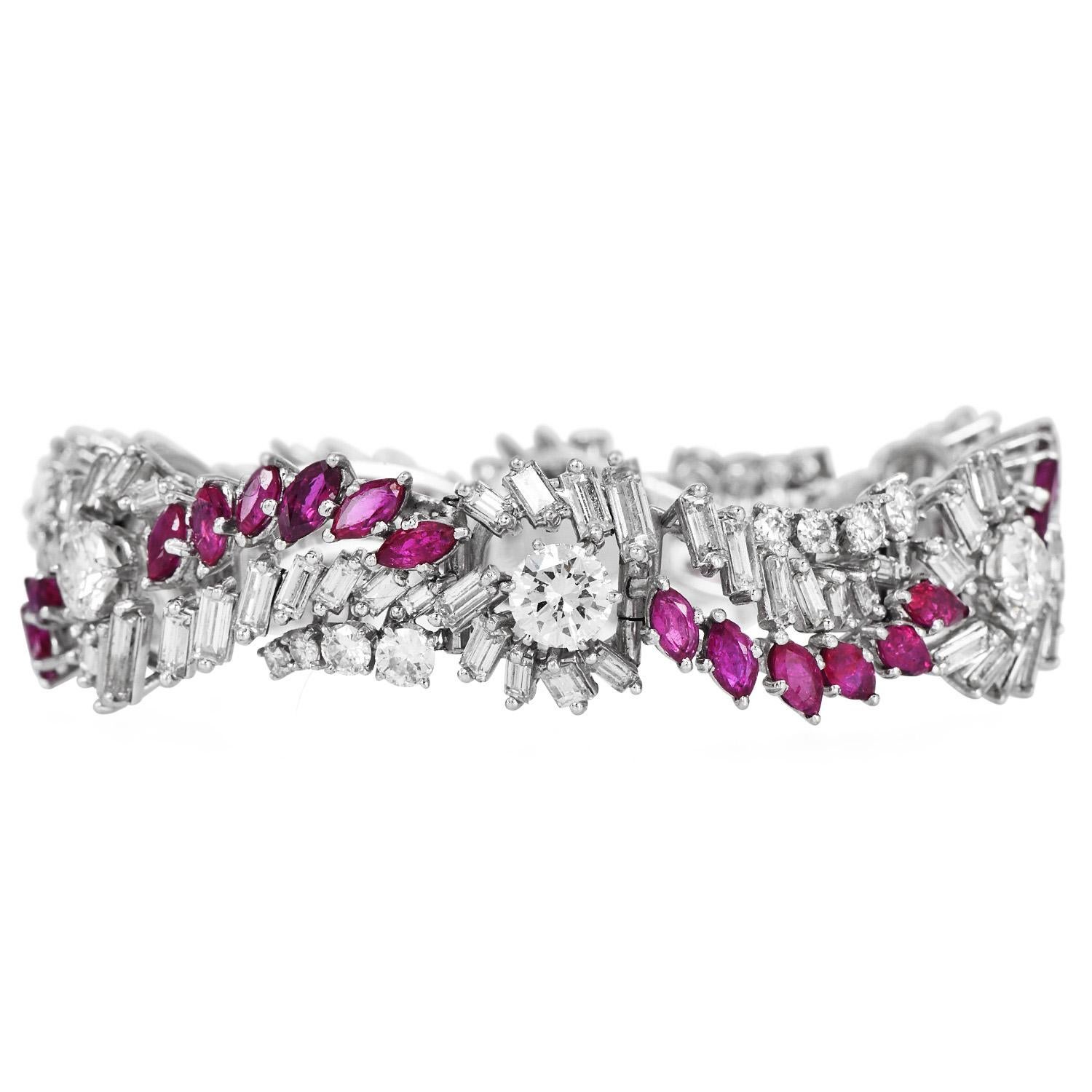 Bracelet de cocktail en platine, rubis et diamants une symphonie florale

Cet exquis bracelet cocktail vintage en platine avec rubis et diamants allie l'opulence à l'art, mettant en vedette une étonnante gamme de rubis rose-rouge taillés en marquise