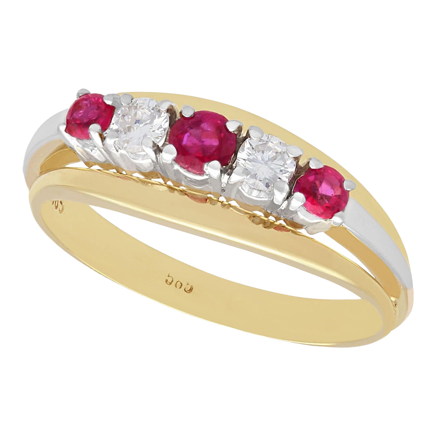 Bague à 5 pierres en or jaune, rubis et diamants des années 1960