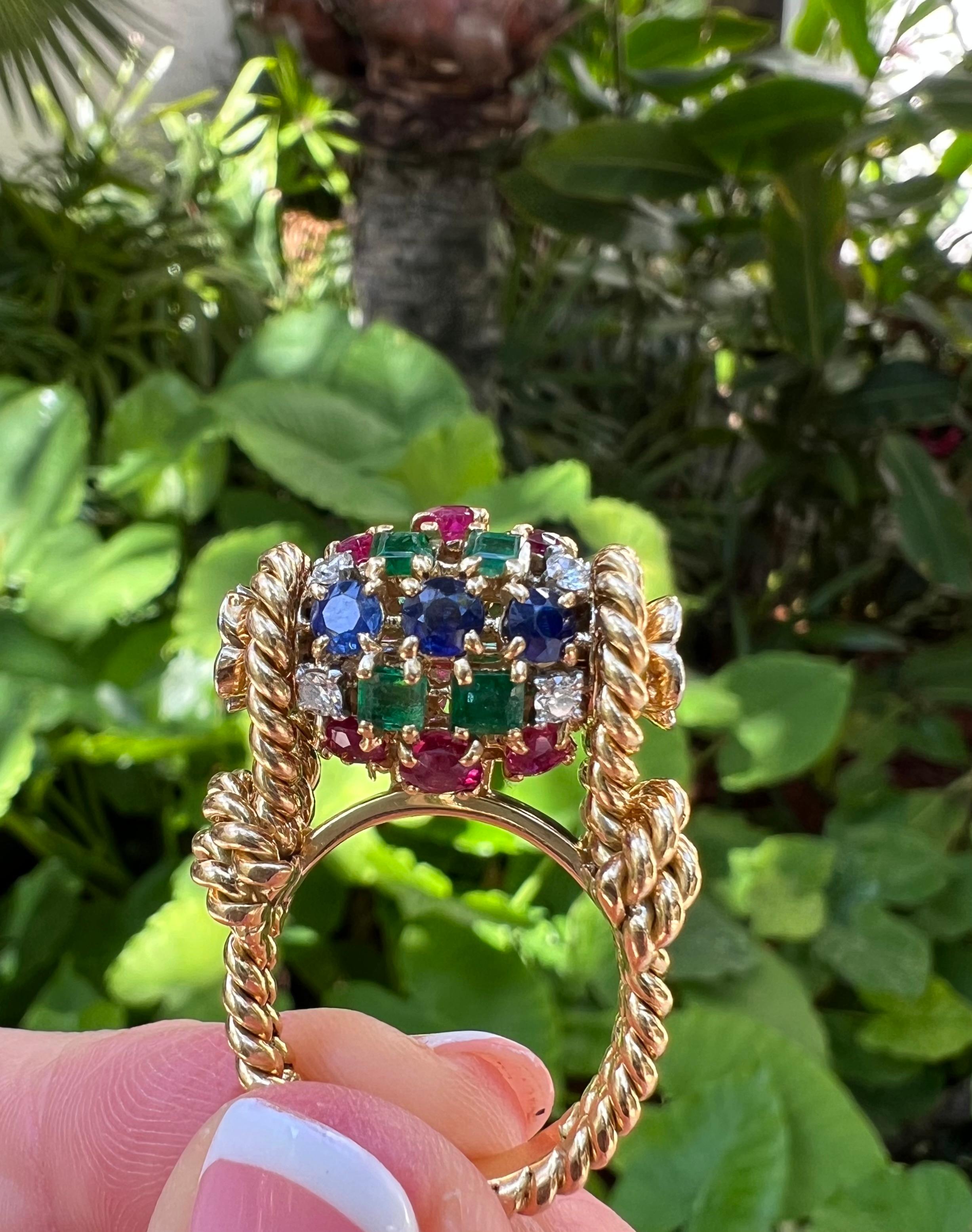 1960 Ruby Sapphire Emerald Diamond Cocktail Ring (bague de cocktail rubis saphir émeraude) Unisexe en vente