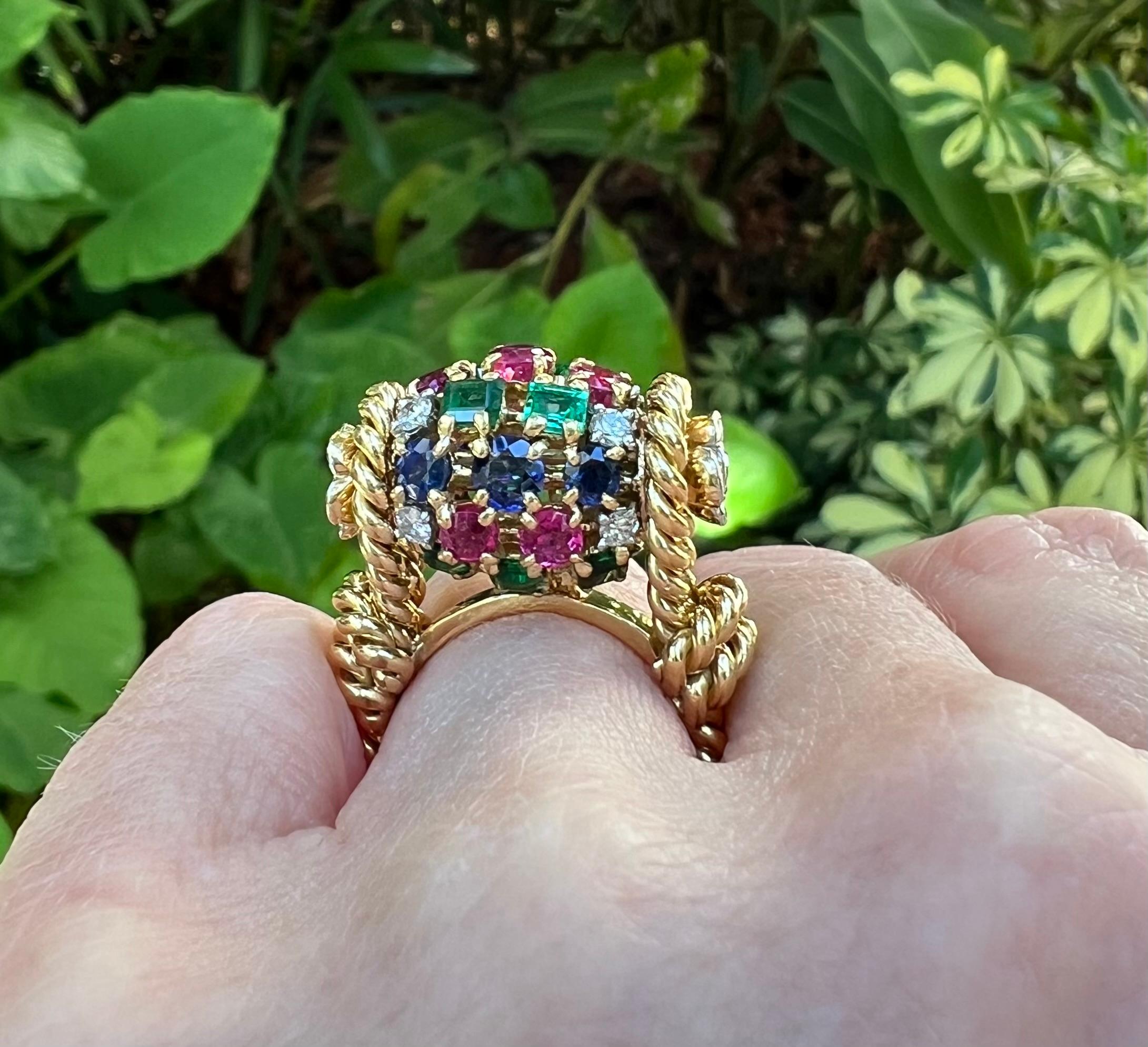1960 Ruby Sapphire Emerald Diamond Cocktail Ring (bague de cocktail rubis saphir émeraude) en vente 1