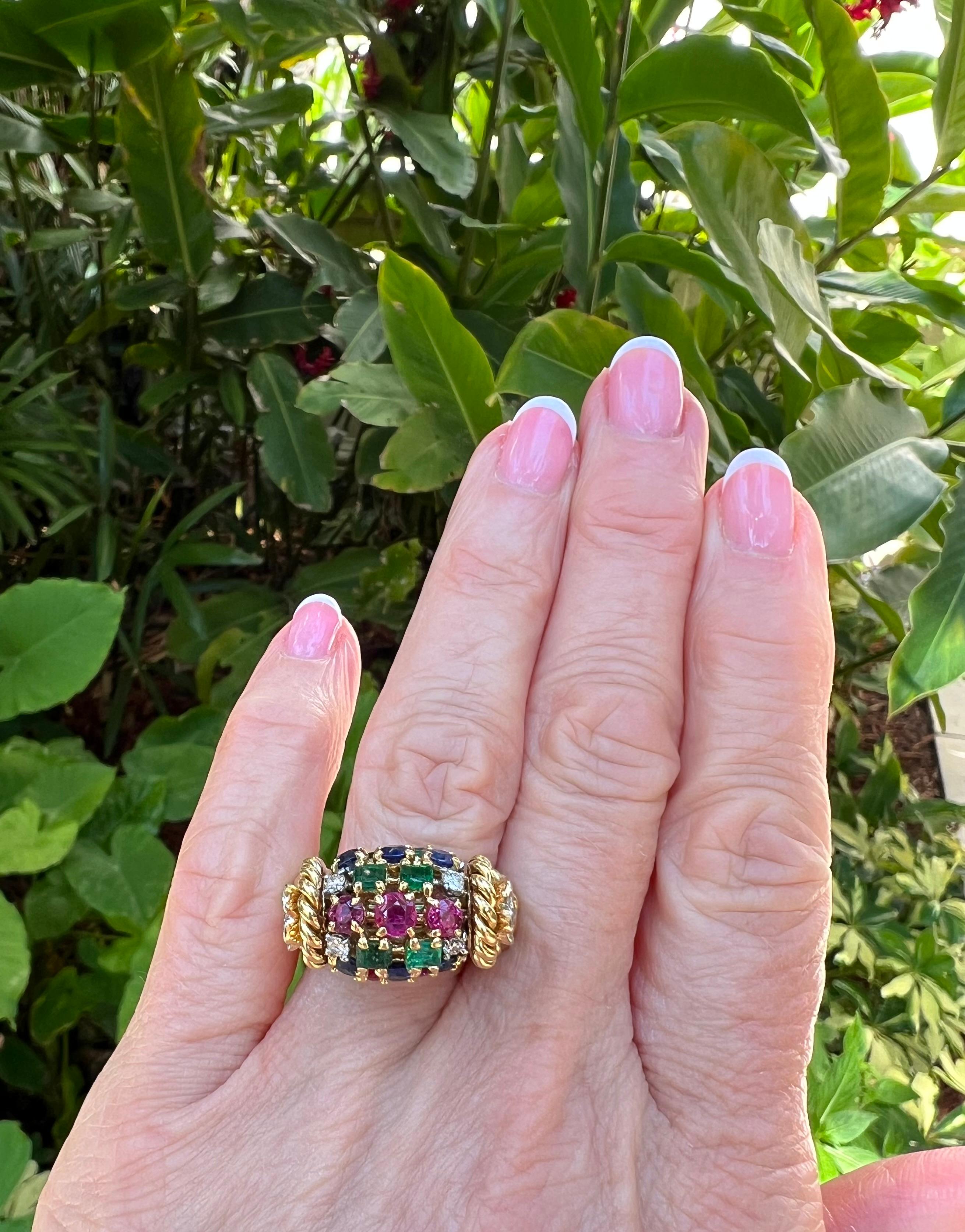 1960 Ruby Sapphire Emerald Diamond Cocktail Ring (bague de cocktail rubis saphir émeraude) en vente 2