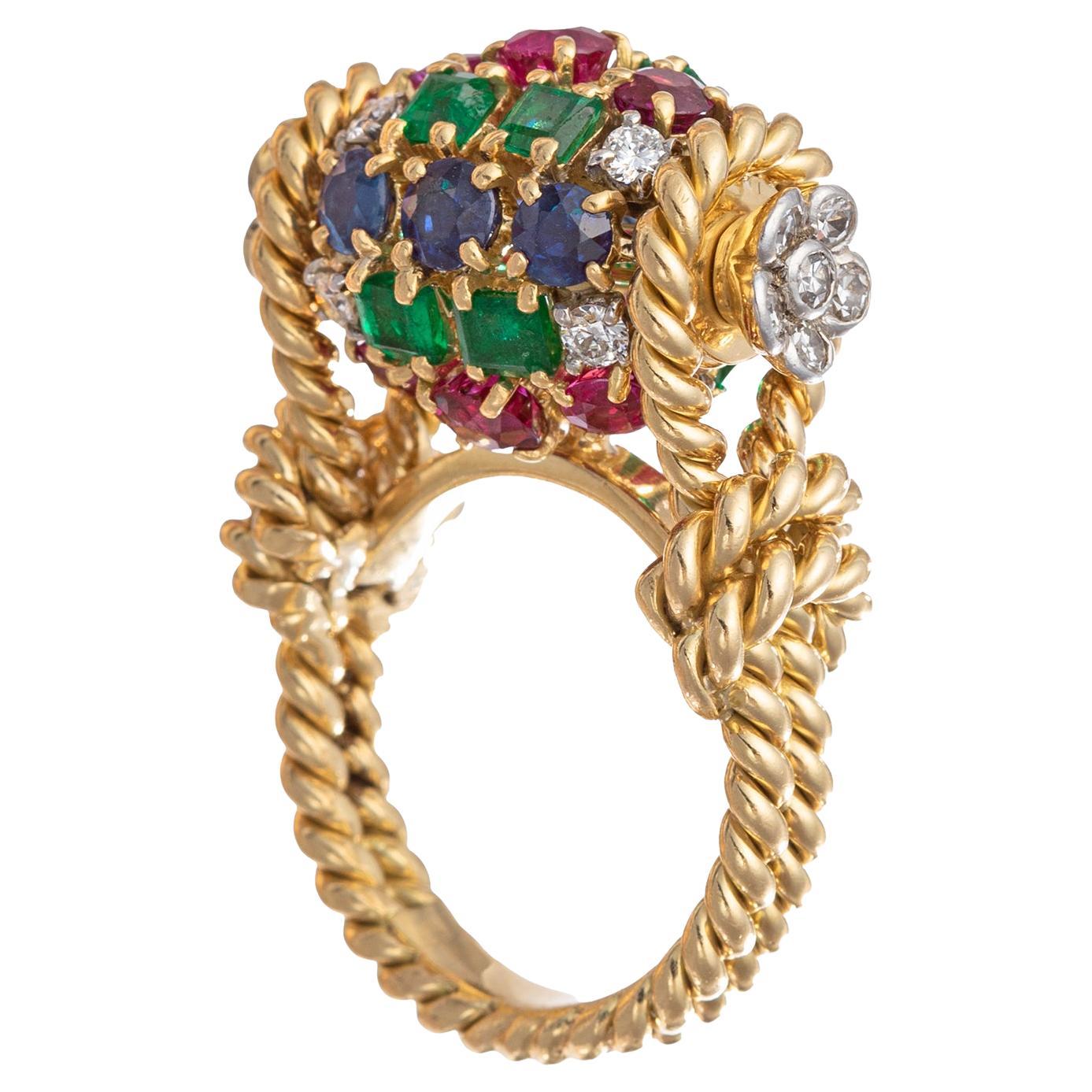 1960 Ruby Sapphire Emerald Diamond Cocktail Ring (bague de cocktail rubis saphir émeraude) en vente