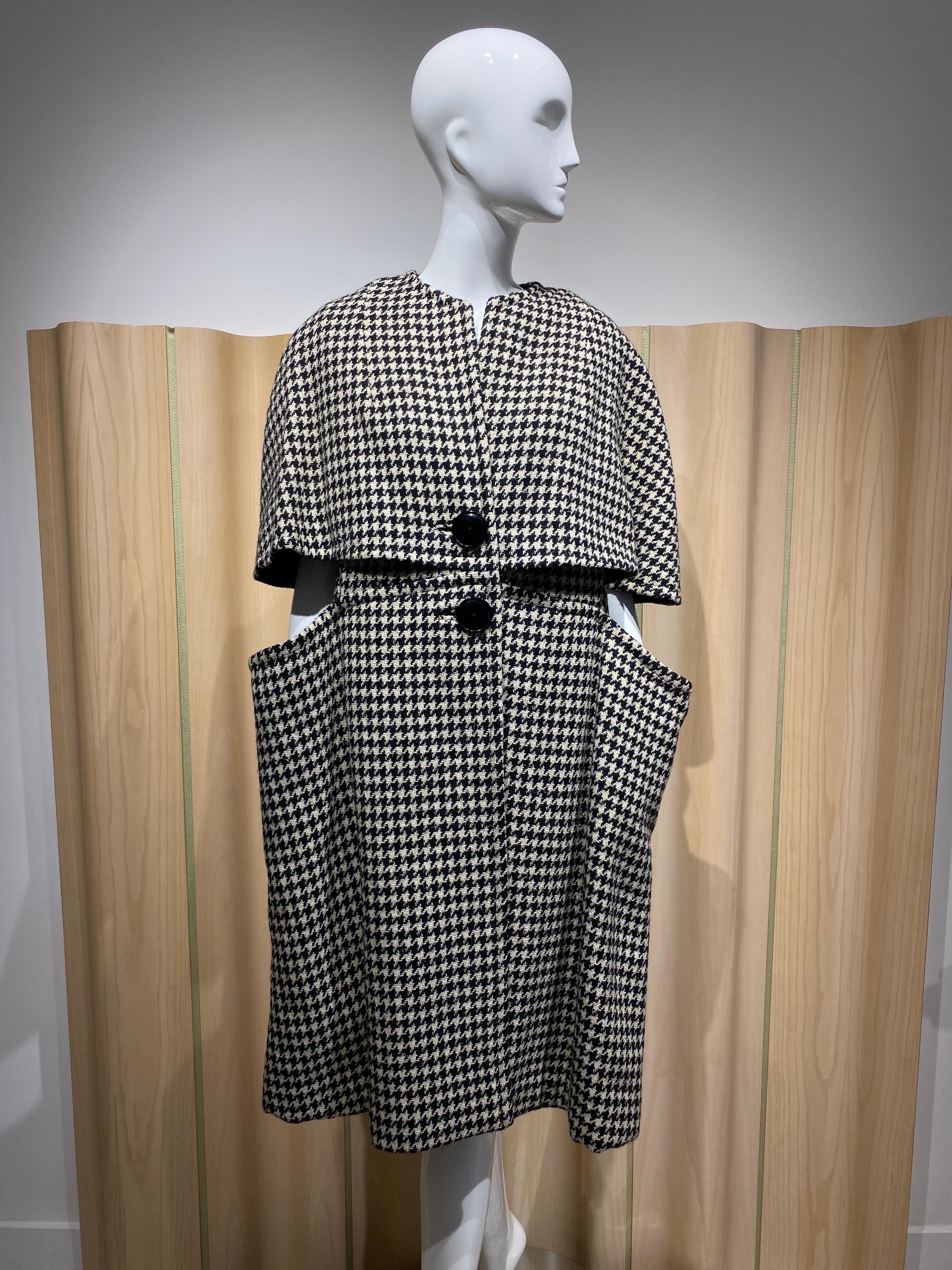 Early 60s Rudi Gernreich houndstooth wool cape coat with Large Pocket.
Fit size 10