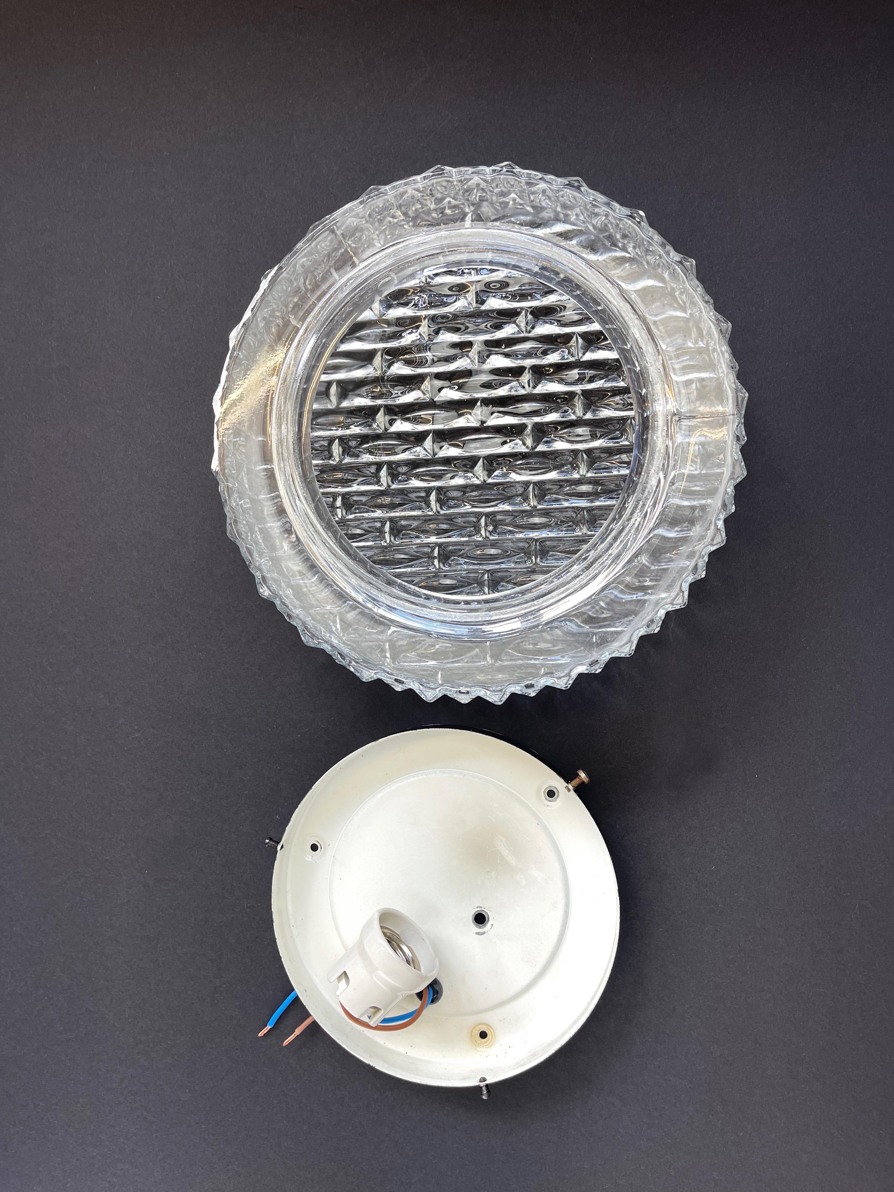 Metà XX secolo 1960 Rund Glass Bubble Fish Lampada da soffitto a incasso a parete, bianco, Germania in vendita