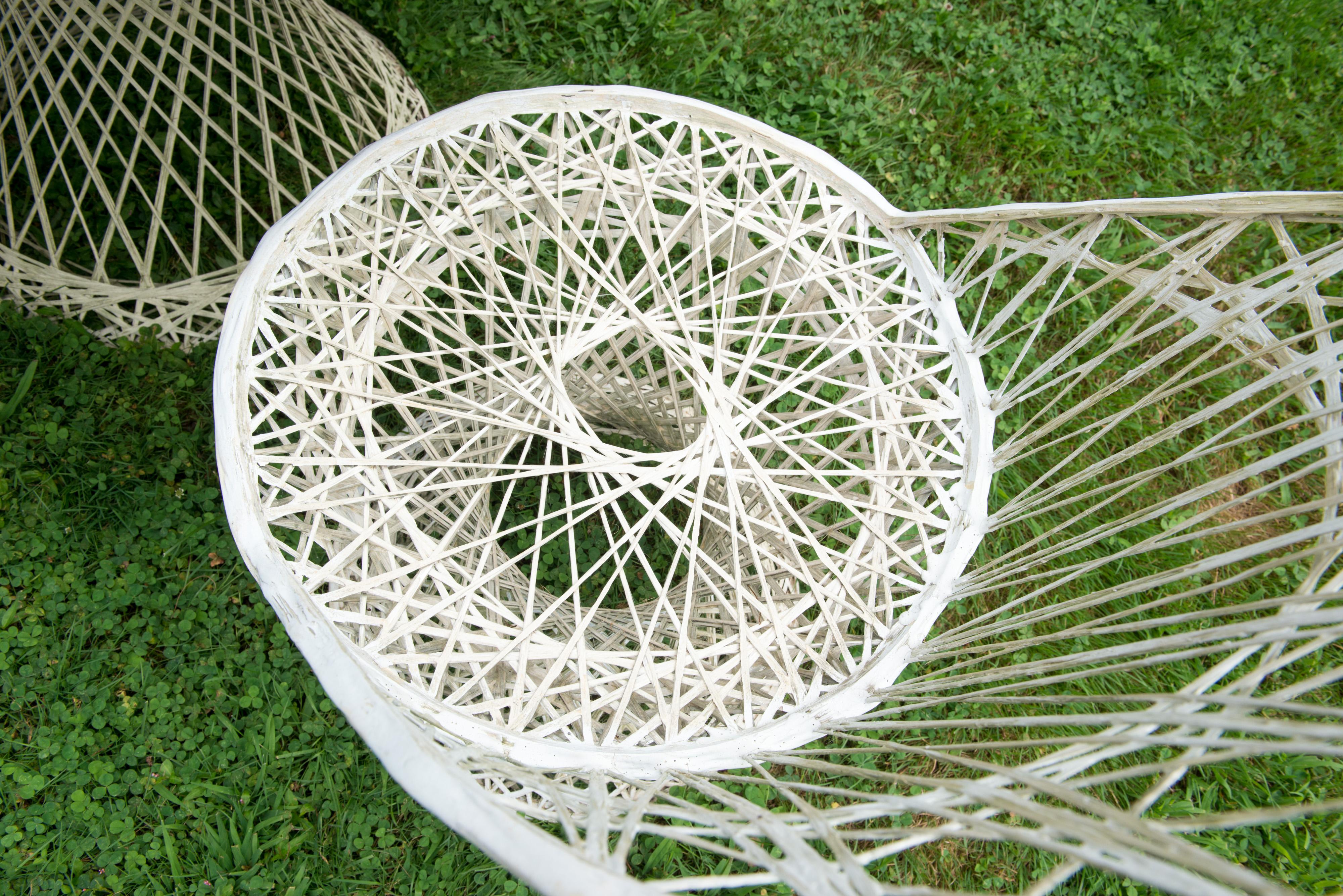 Filé Quatre chaises et table ronde Russell Woodard des années 1960 en fibre de verre filée en vente