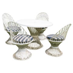 Quatre chaises et table ronde Russell Woodard des années 1960 en fibre de verre filée