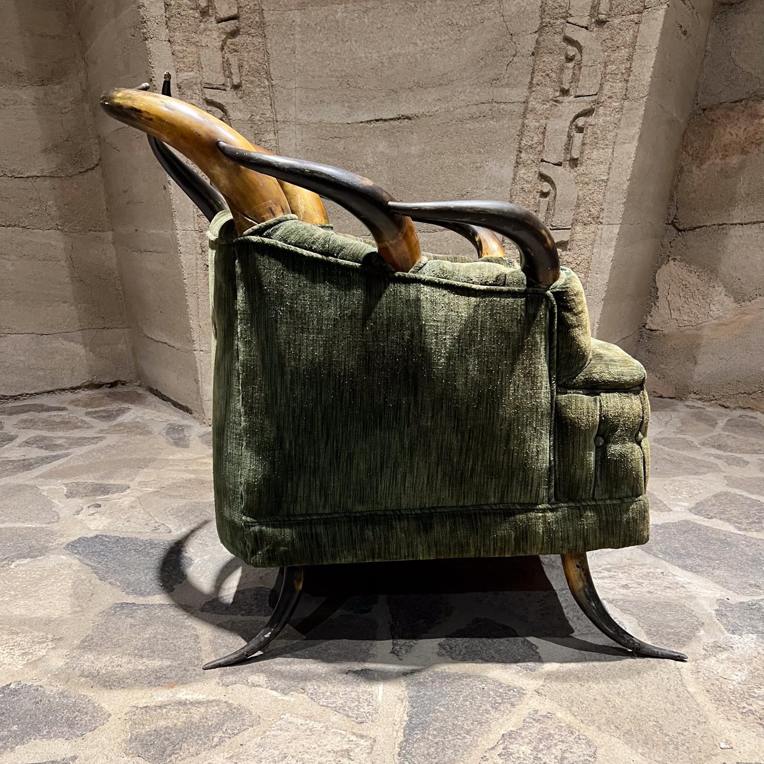 1960er Jahre Rustikaler Hüttenstuhl und Fußhocker Austrian Horn (Mohairwolle) im Angebot