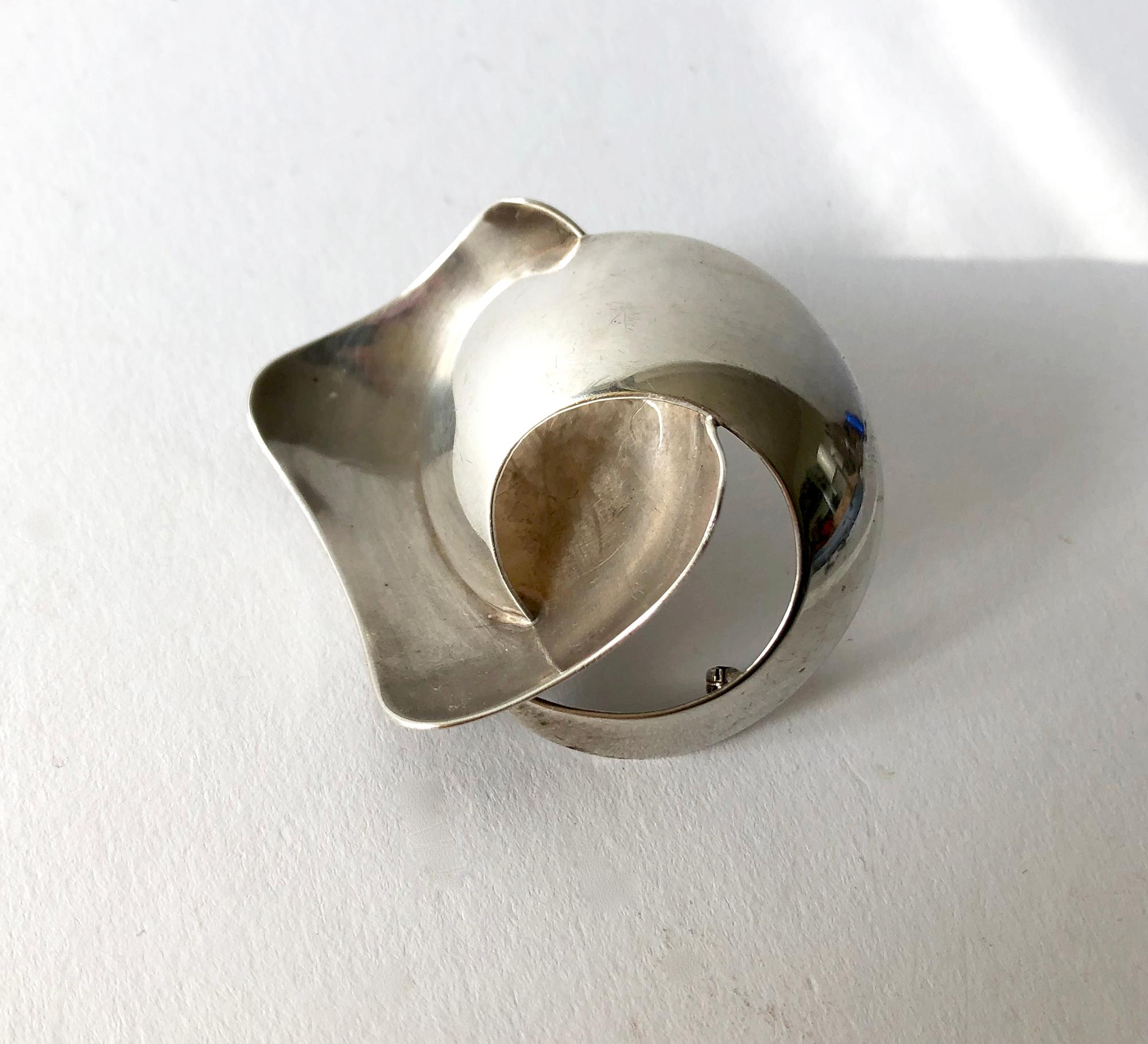 Modernist 1960s Ruth Berridge American Modern Anticlastic Sterling Silver Brooch