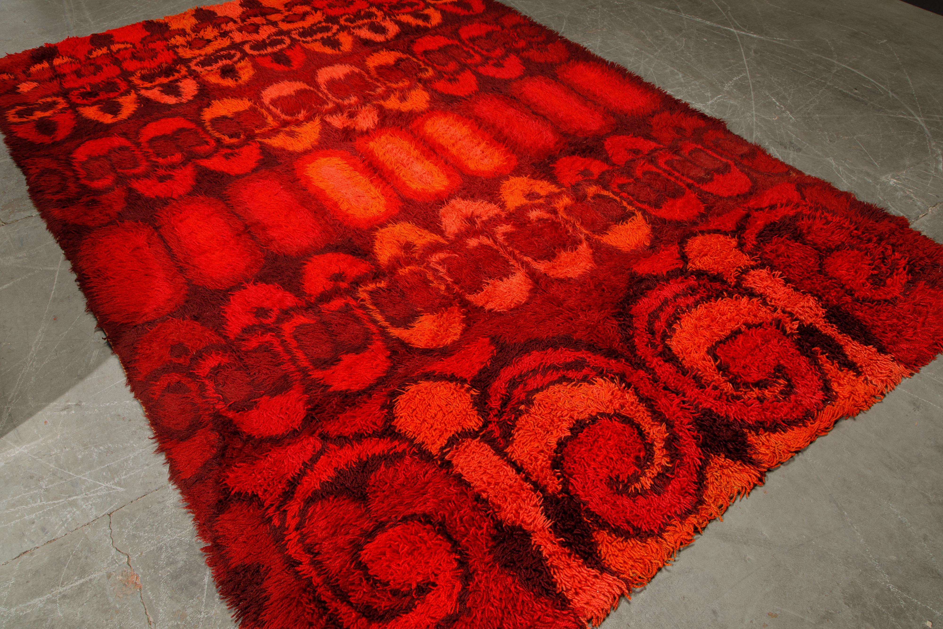 1960's Rya Geometric Pattern Wool Shag Area Rug, Finland  In Good Condition In Los Angeles, CA