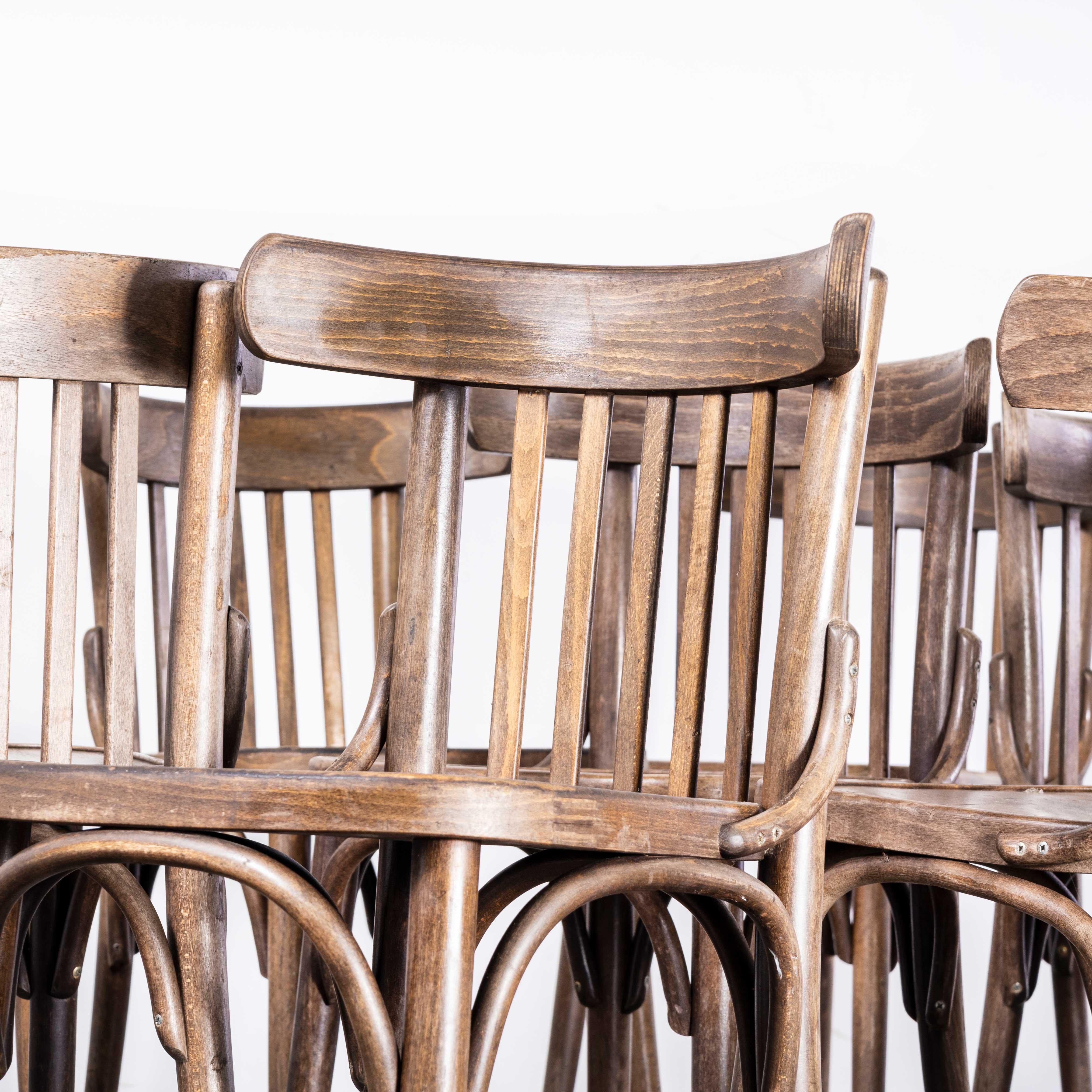 Chaise de salle à manger en bois bentley à dossier selle des années 1960 - Ensemble de treize en vente 3