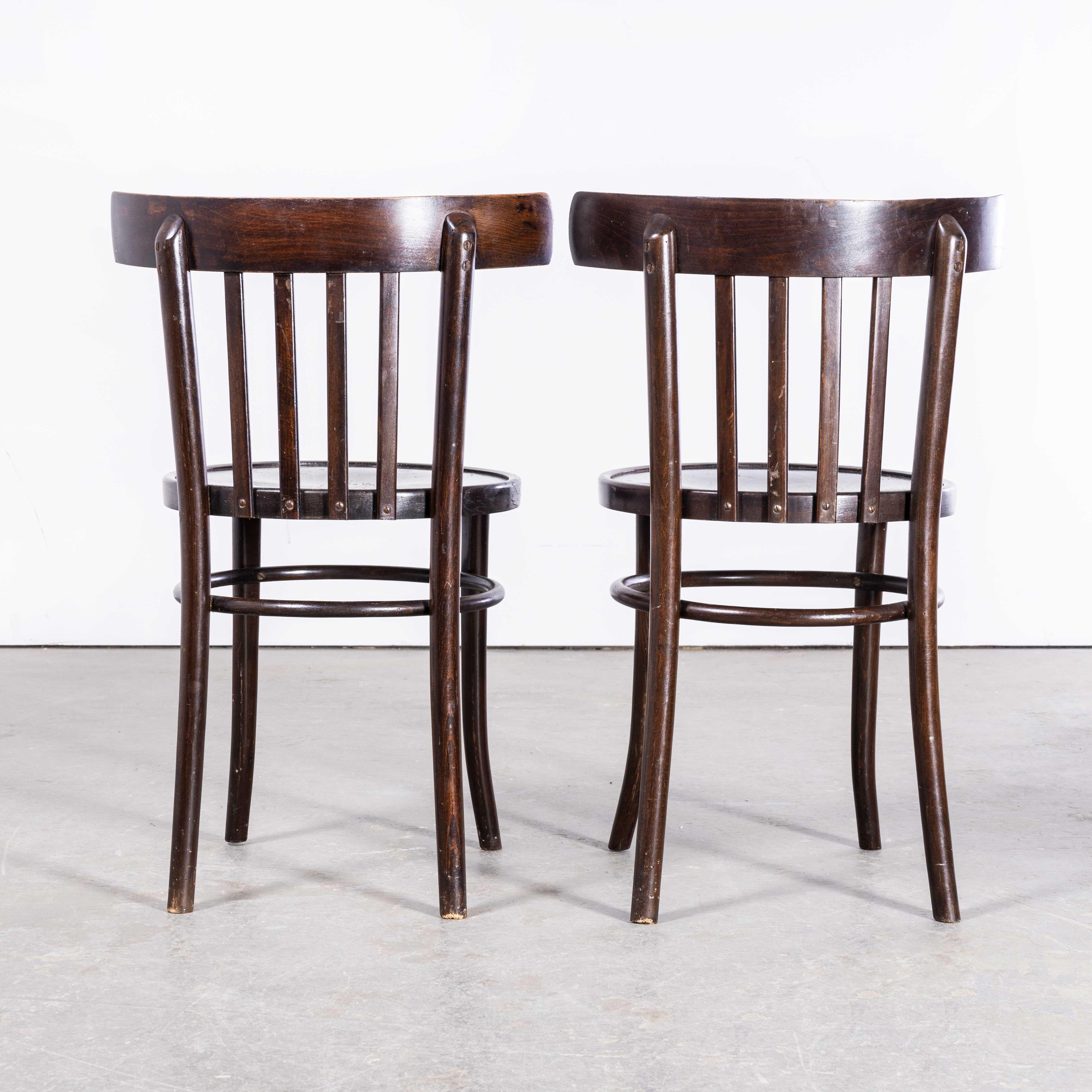 1960's Saddle Back Bistro Dark Walnut Dining Chair - Paar im Zustand „Gut“ im Angebot in Hook, Hampshire