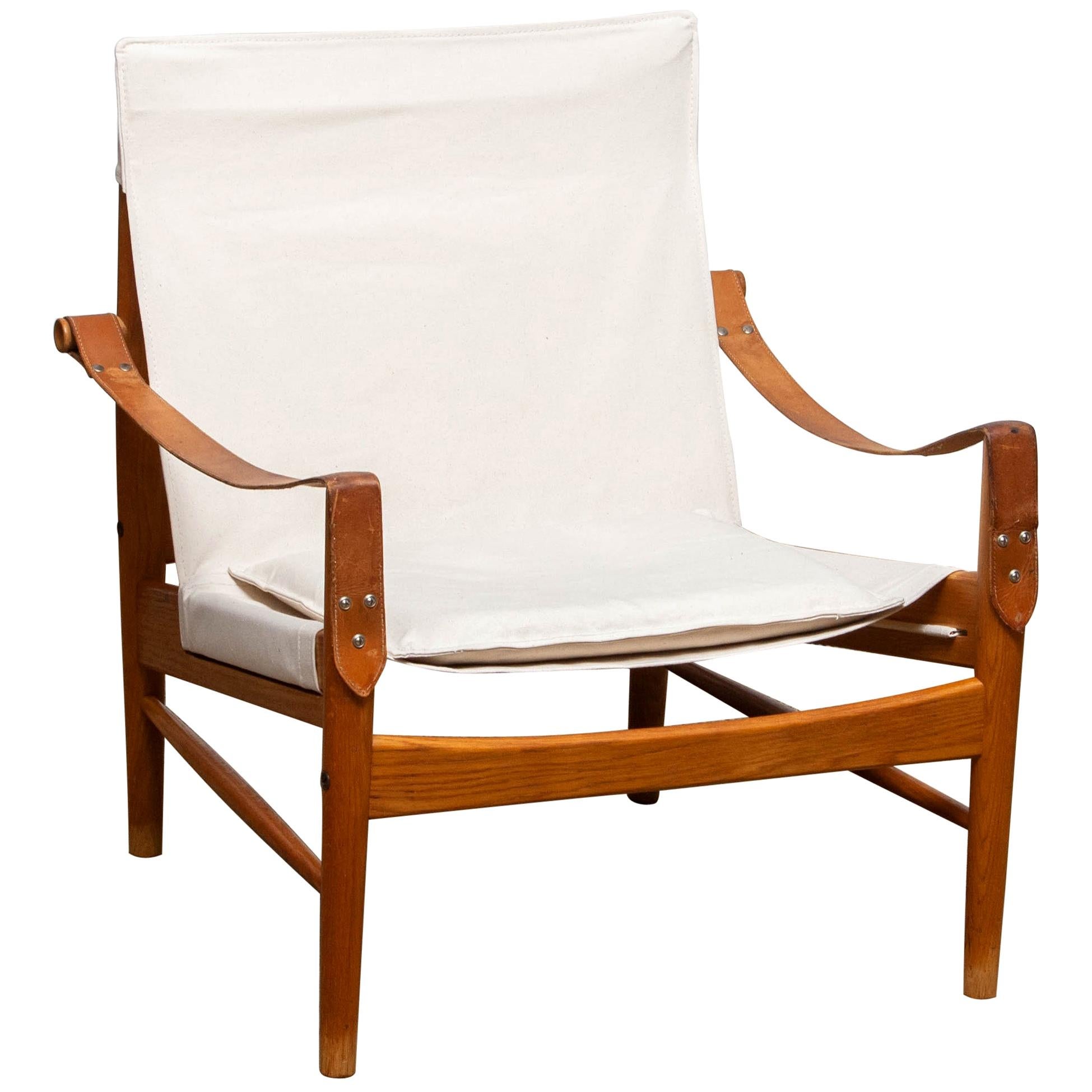 Beautiful safari chair designed by Hans Olsen for Viska Möbler in Kinna, Sweden.
This chairs are made of oak with a new canvas upholstery.
It is in a wonderful condition and marked.
Period: 1960s.
Dimensions: H 81 cm, W 73 cm, D 70 cm, SH 38 cm.