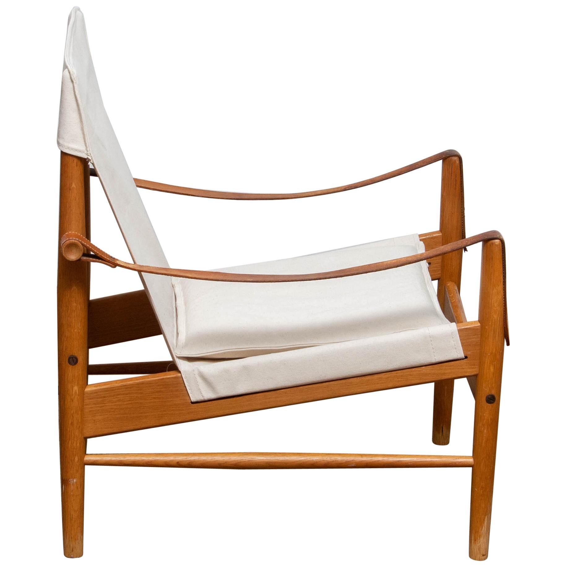 Beautiful safari chair designed by Hans Olsen for Viska Möbler in Kinna, Sweden.
This chairs are made of oak with a new canvas upholstery.
It is in a wonderful condition and marked.
Period: 1960s.
Dimensions: H 81 cm, W 73 cm, D 70 cm, SH 38 cm.