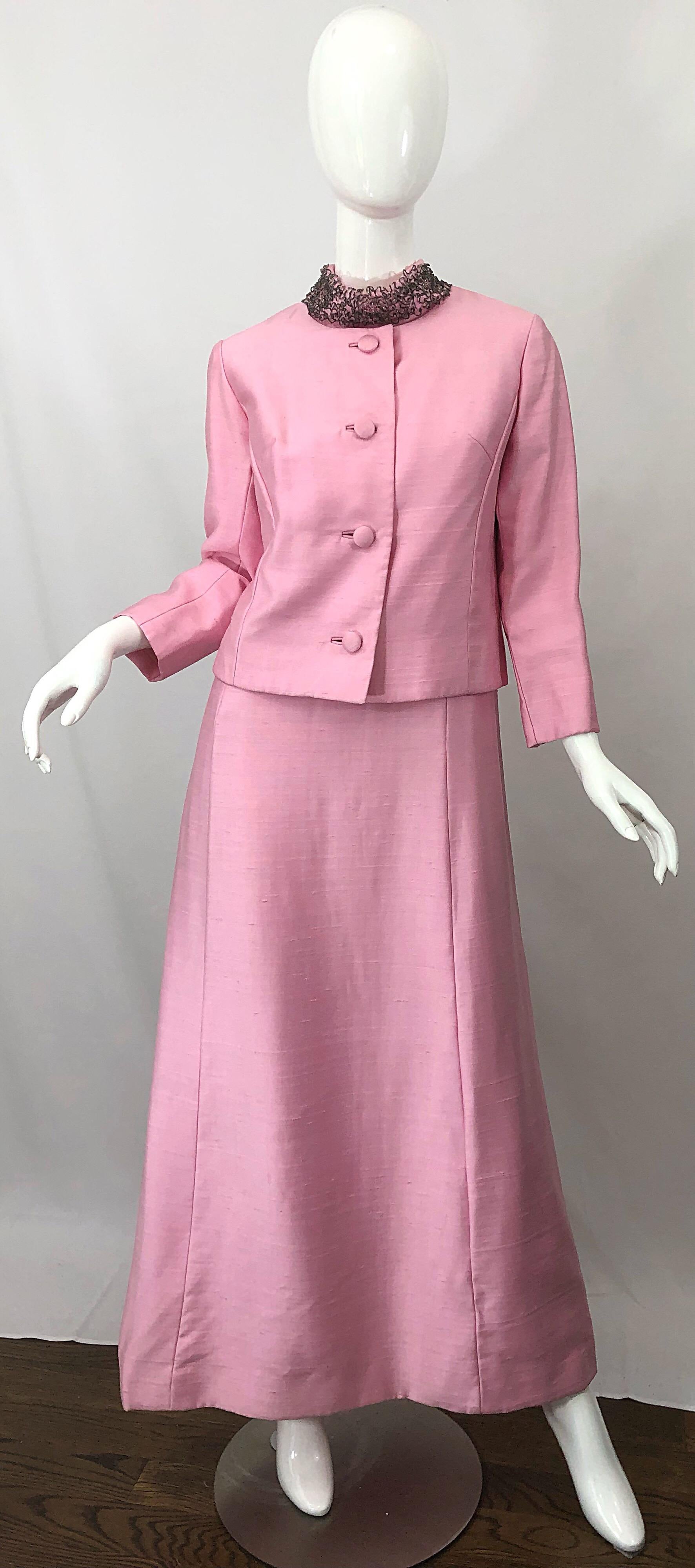 1960er Saks 5th Avenue Hellrosa Seide Shantung Perlen Vintage 60er Jahre Kleid + Jacke im Zustand „Hervorragend“ im Angebot in San Diego, CA