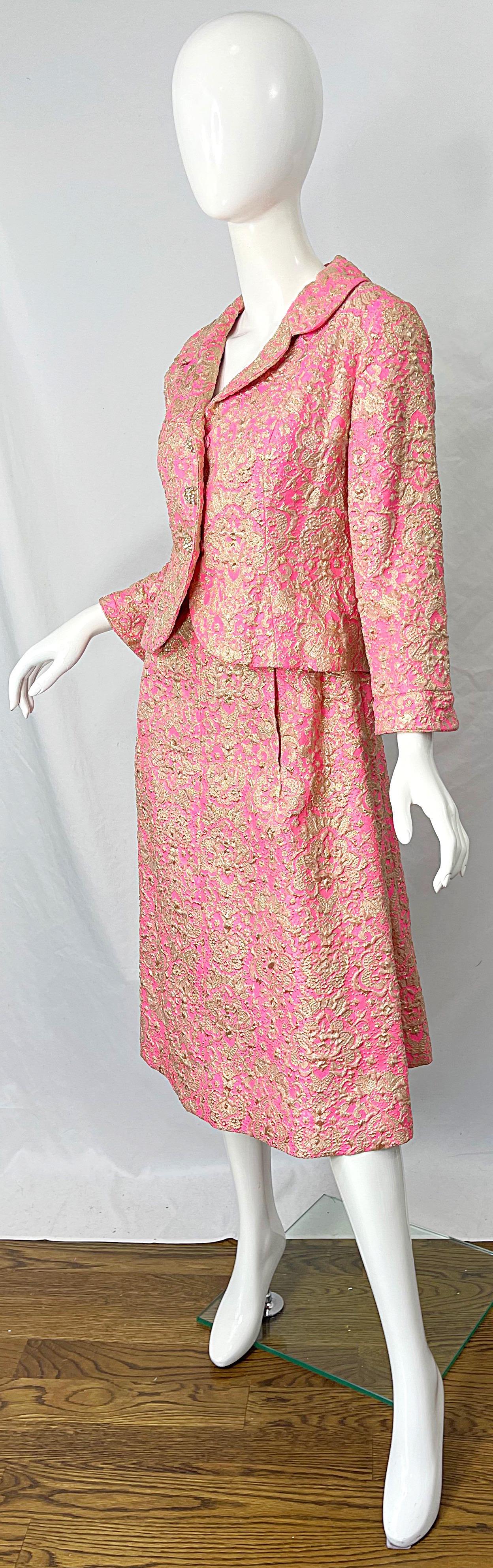 1960s Saks 5th Avenue Pink + Gold Silk Brocade A Line Dress / Jacket 60s Set In Excellent Condition For Sale In San Diego, CA