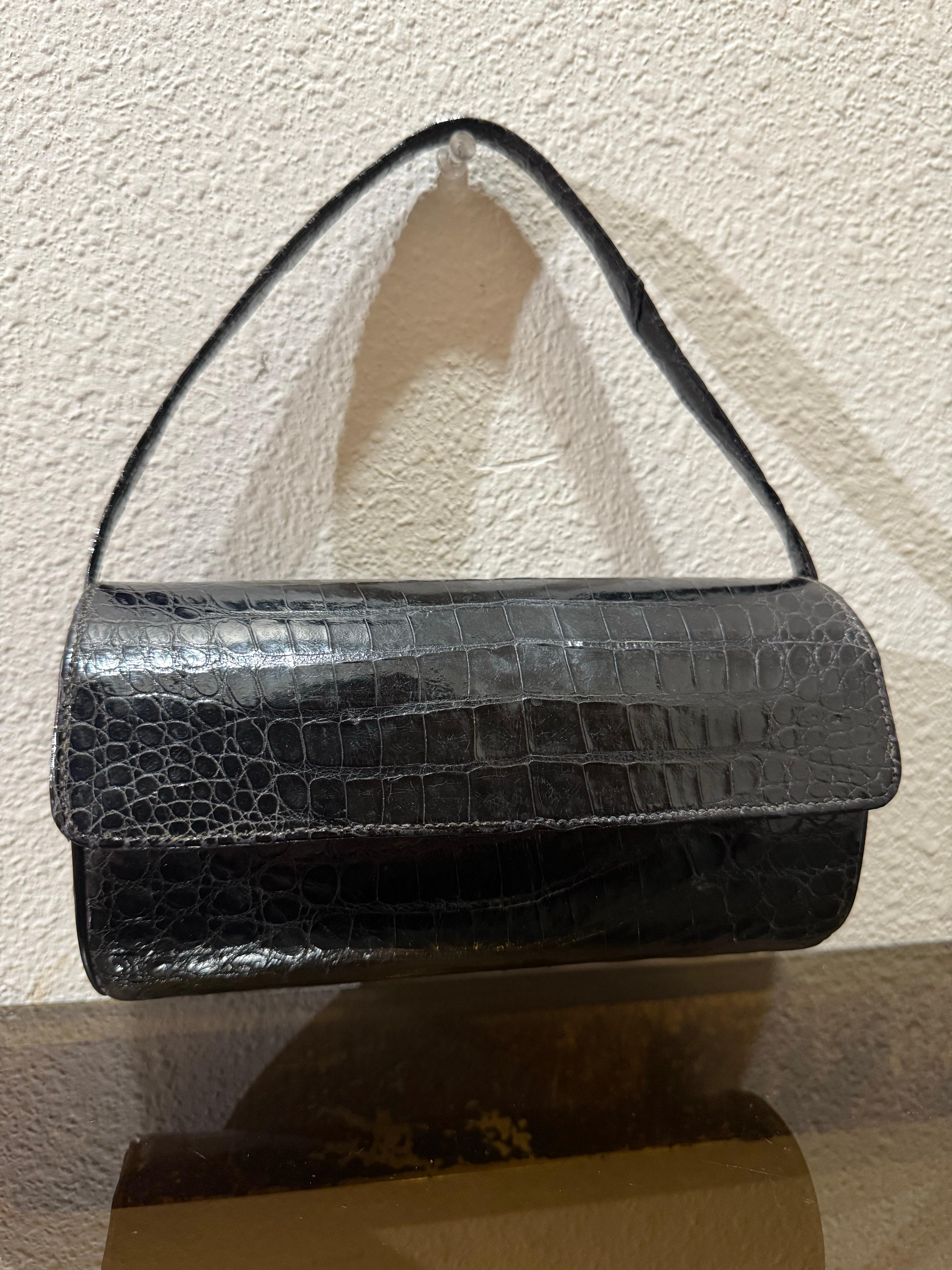 Noir 1960 For Saks Fifth Avenue Sac à main en alligator noir avec poignée supérieure en vente