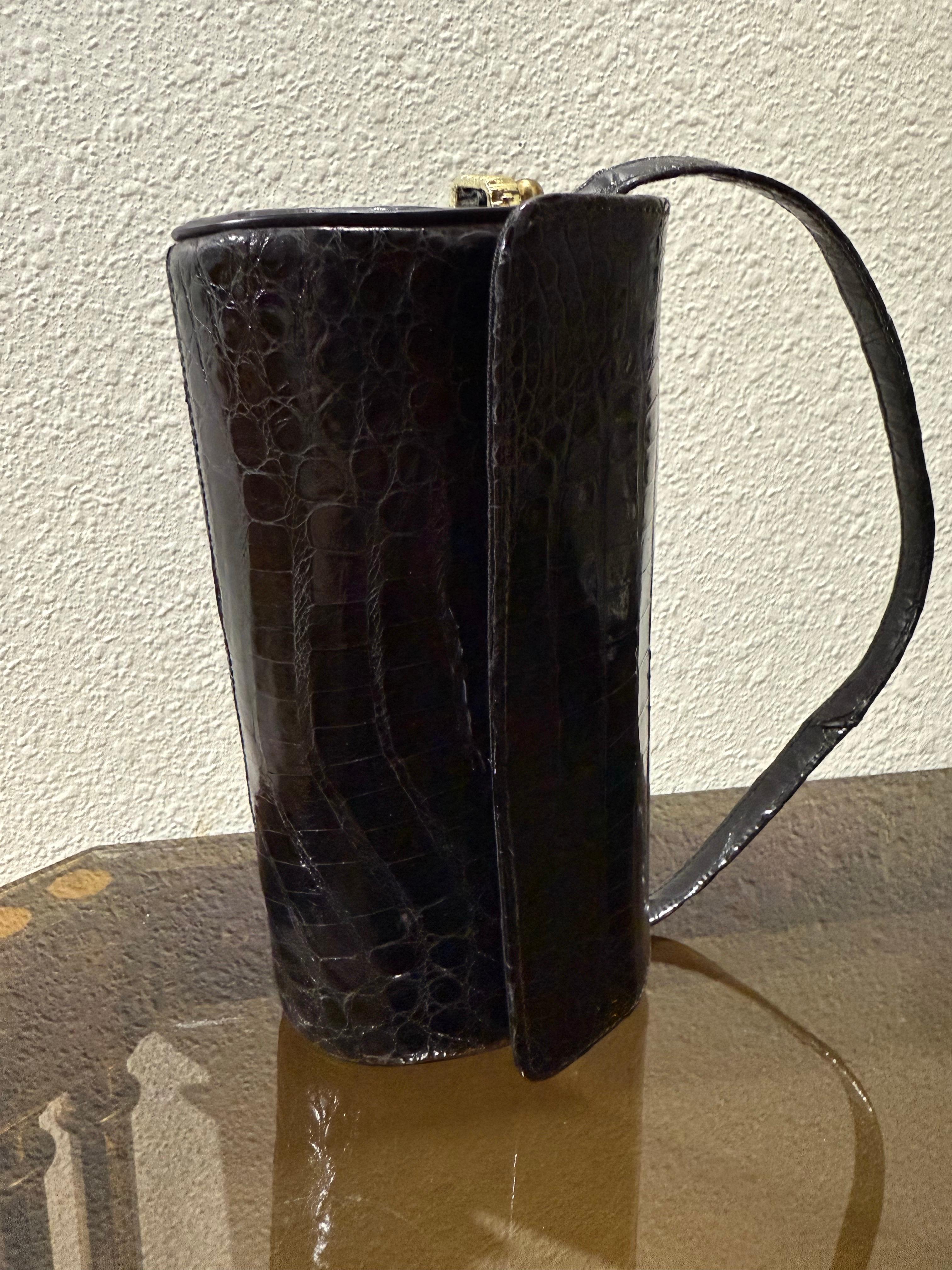 1960 For Saks Fifth Avenue Sac à main en alligator noir avec poignée supérieure Neuf - En vente à Gresham, OR