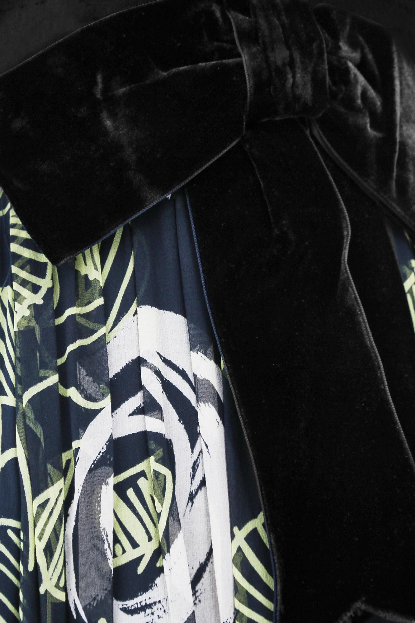 Saks Fifth Avenue - Robe longue en mousseline à imprimé rose des années 1960 Pour femmes en vente