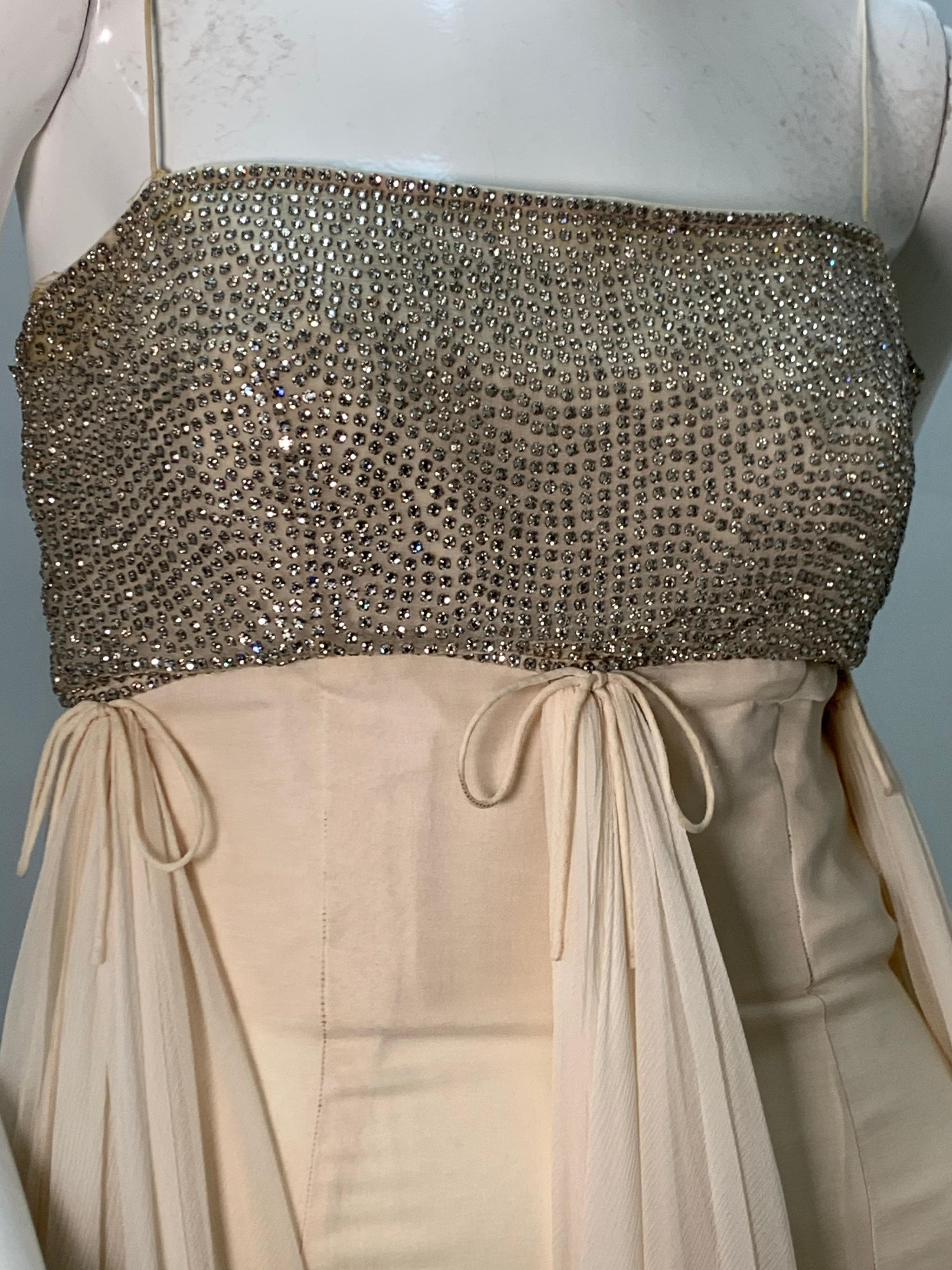 Saks Fifth Avenue - Robe en mousseline de soie crème avec corsage incrusté de strass, années 1960 en vente 9