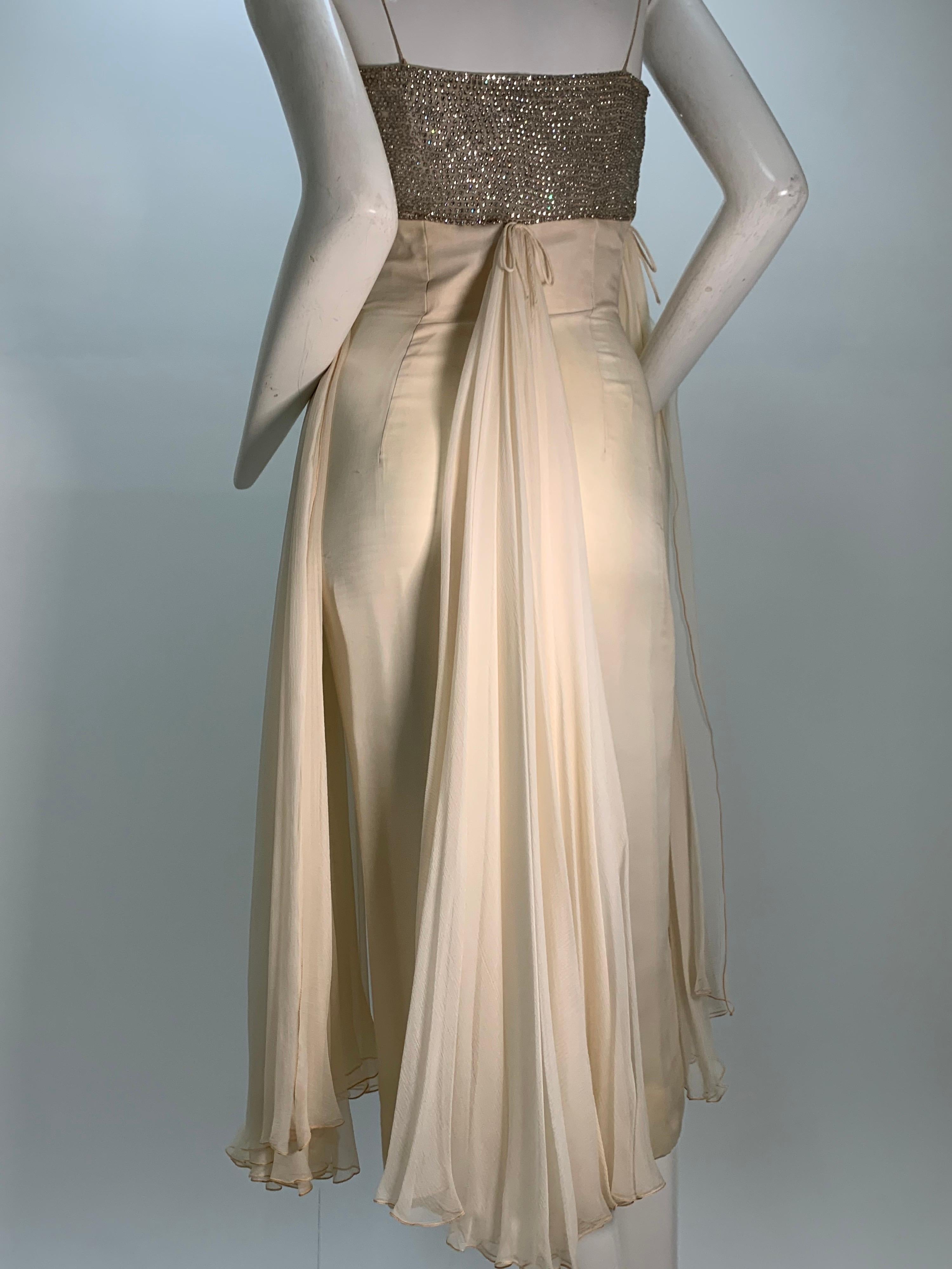 Saks Fifth Avenue - Robe en mousseline de soie crème avec corsage incrusté de strass, années 1960 Bon état - En vente à Gresham, OR