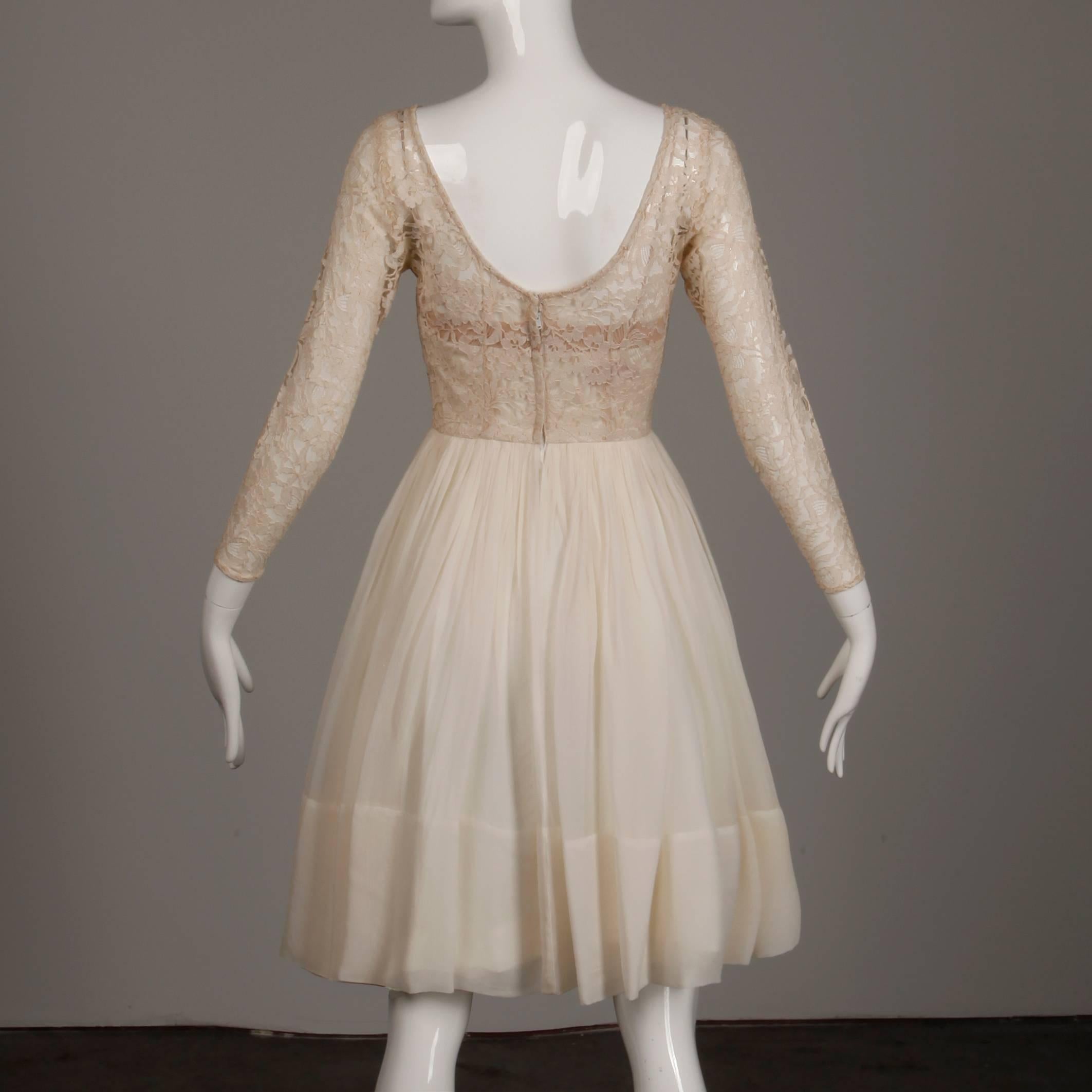 1960er Sandra Sage Vintage Nude-Illusion Chiffon- Kleid, Creme, Spitze + Seide  im Zustand „Hervorragend“ im Angebot in Sparks, NV