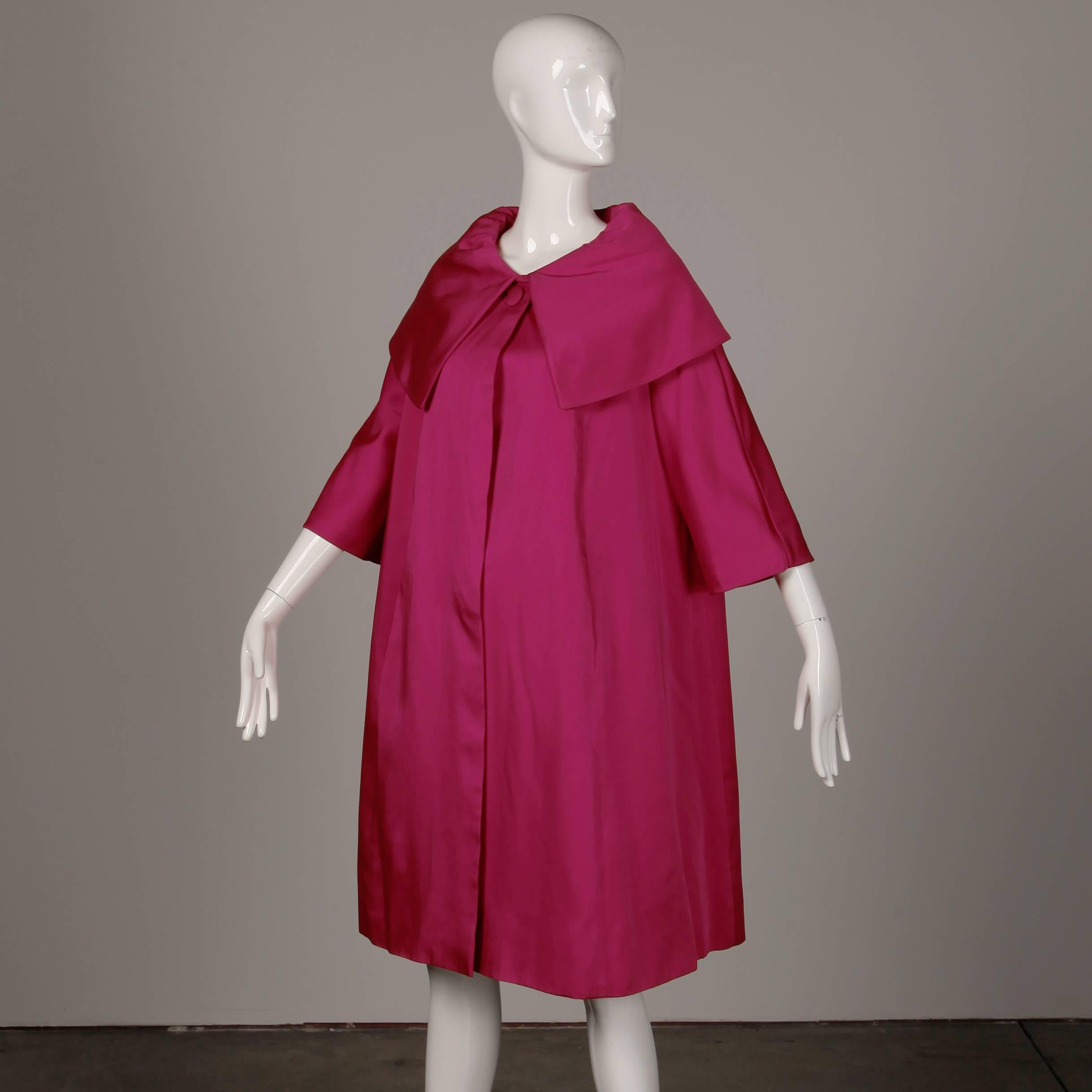 1960s Sandra Sage Vintage Fuchsia Pink Silk Satin Swing Coat with Pop Up Collar In Excellent Condition In Sparks, NV