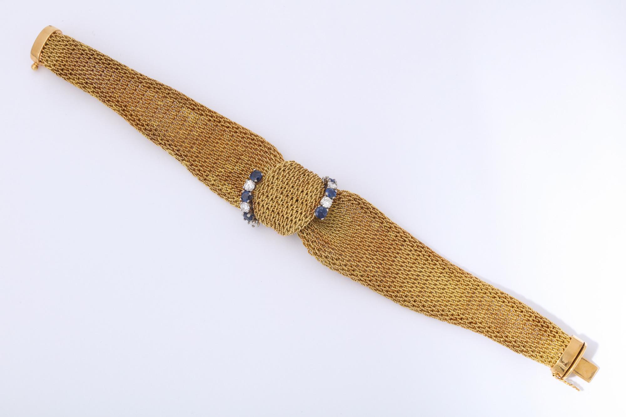 1960s Sapphire and Diamond Modified Bow Design Textured Ridge Gold Mesh Bracelet In Good Condition In New York, NY