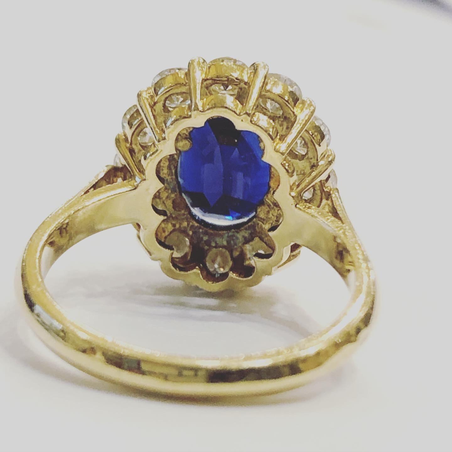 1960s, Sapphire and Diamonds Halo 18k Yellow Gold Cluster Ring 7