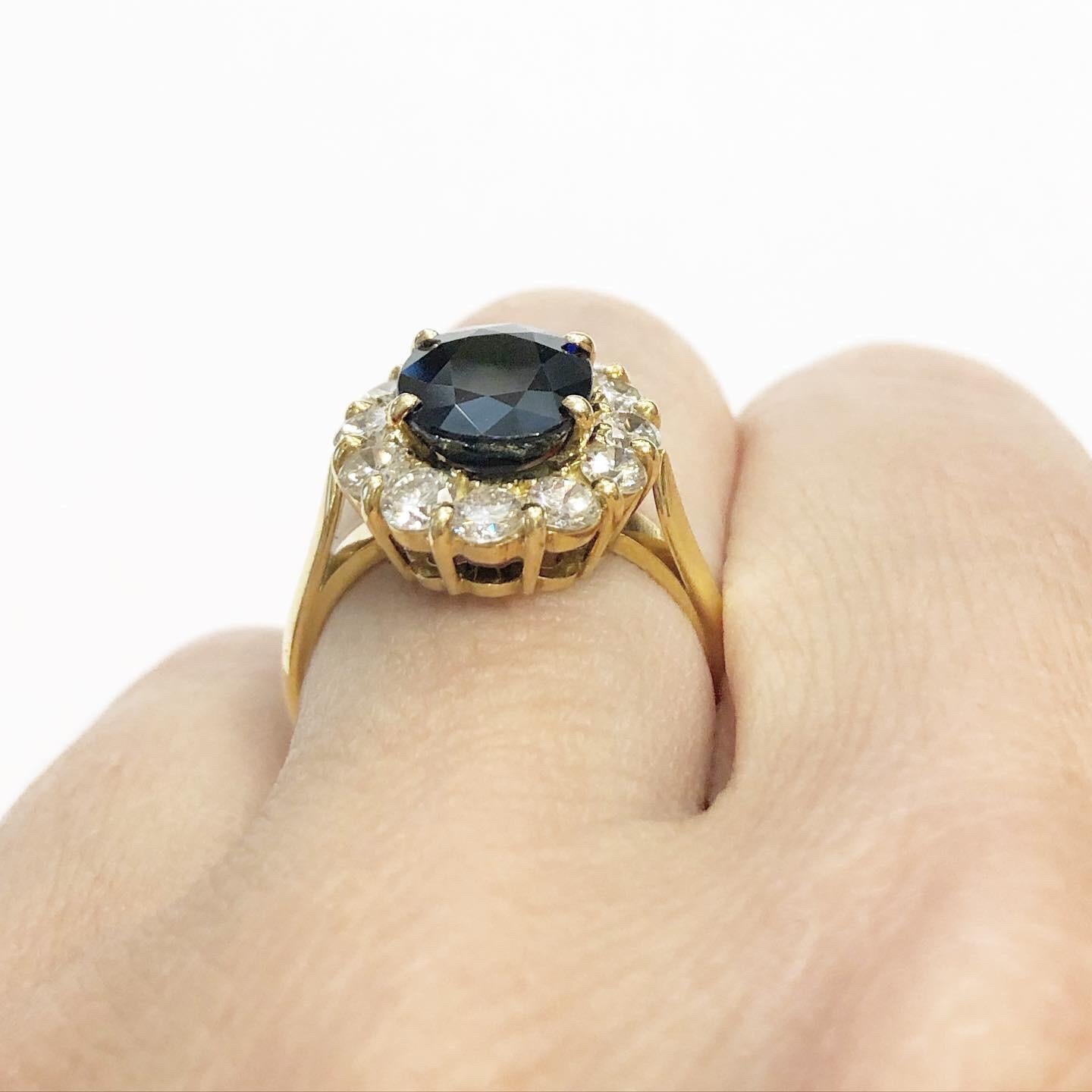 Brilliant Cut 1960s, Sapphire and Diamonds Halo 18k Yellow Gold Cluster Ring