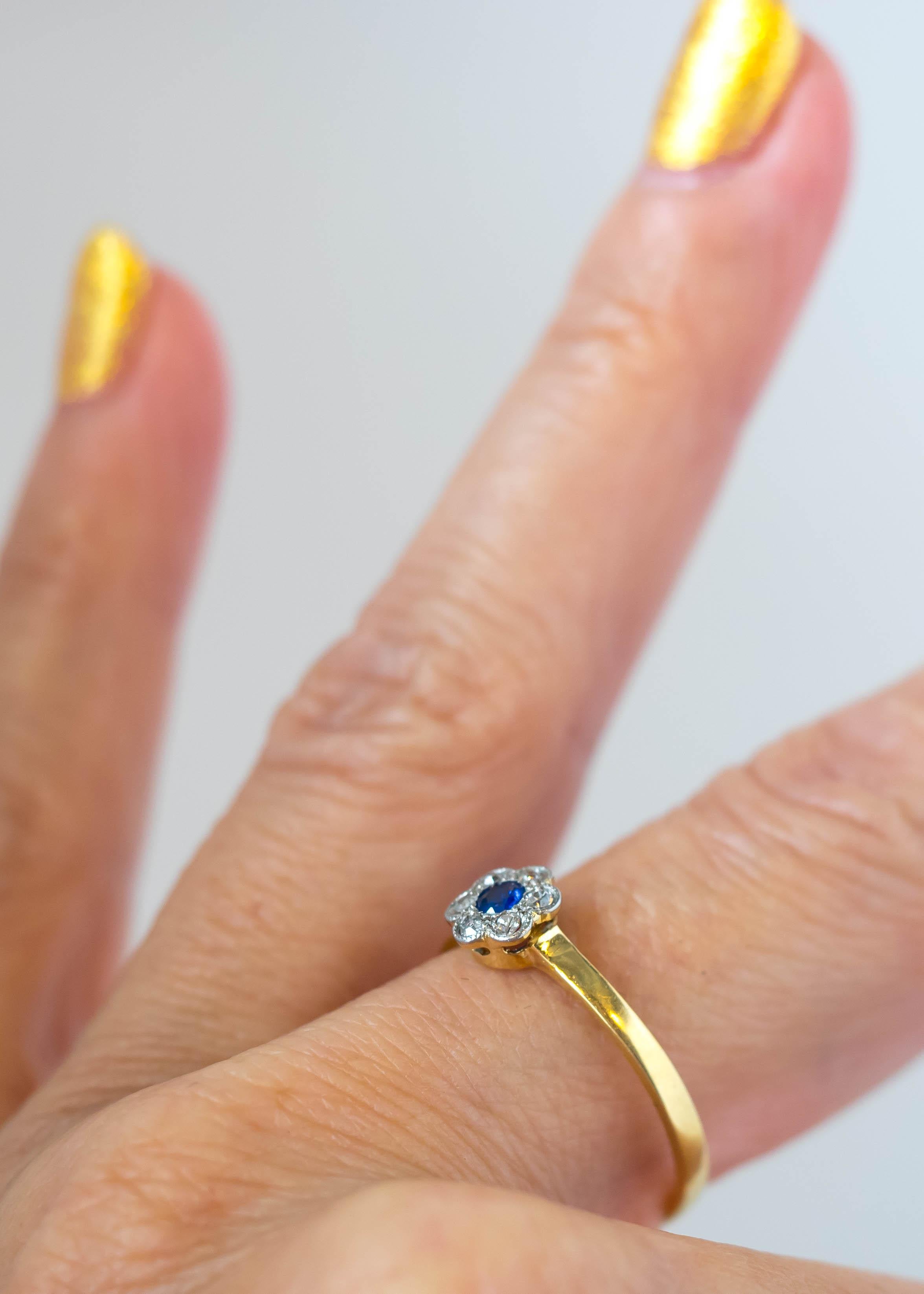 1960s Sapphire, Diamond and 18 Karat Gold Two-Tone Floral Ring For Sale 4
