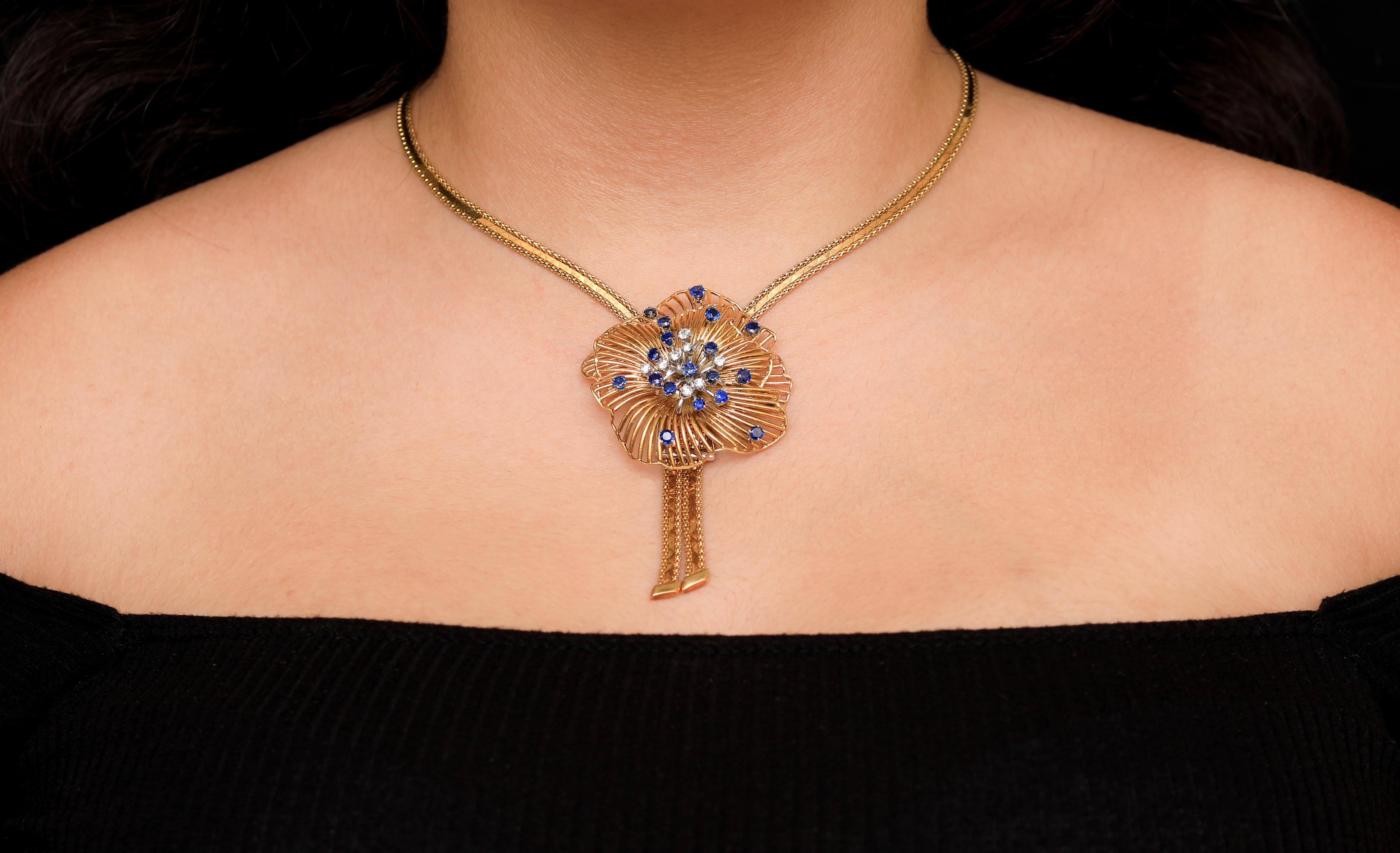Collana a stella in oro con diamanti e zaffiri del 1960

Una collana floreale d'epoca in oro 18k, con un grande fiore splendidamente lavorato. Il pezzo centrale è disseminato di 2,00 carati di zaffiri naturali e 0,50 carati di diamanti di colore G e