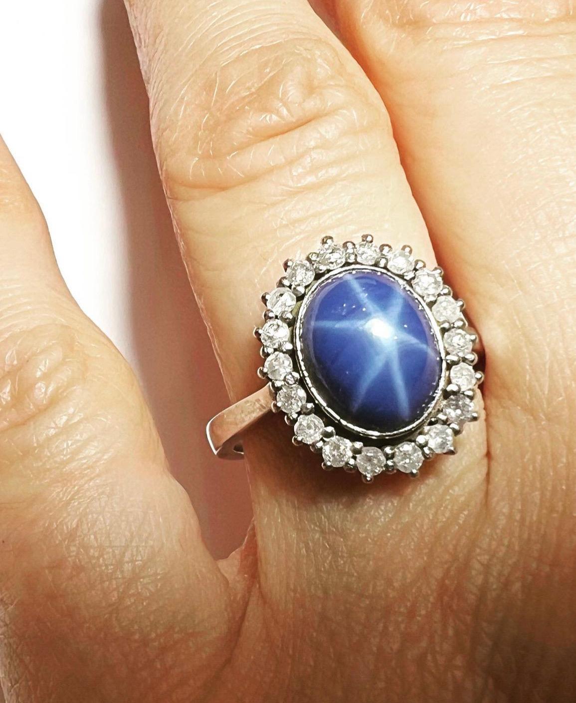 Classic 1960s, Ruby star cabochon and diamonds halo 18k white gold cluster ring.
A classically designed ring an oval  sapphire star cabochon surrounded by brilliant cut diamonds.
Metal: 18k white gold.
Circa 1960. Condition:Good.

Total approximate