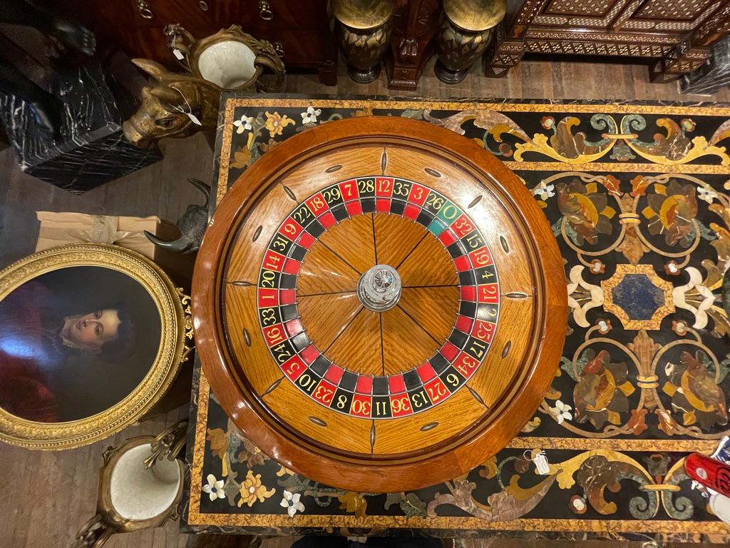 1960er Jahre Roulette-Rad aus Satinholz und Mahagoni aus dem Ritz Hotel Casino in Paris im Zustand „Gut“ in Southall, GB