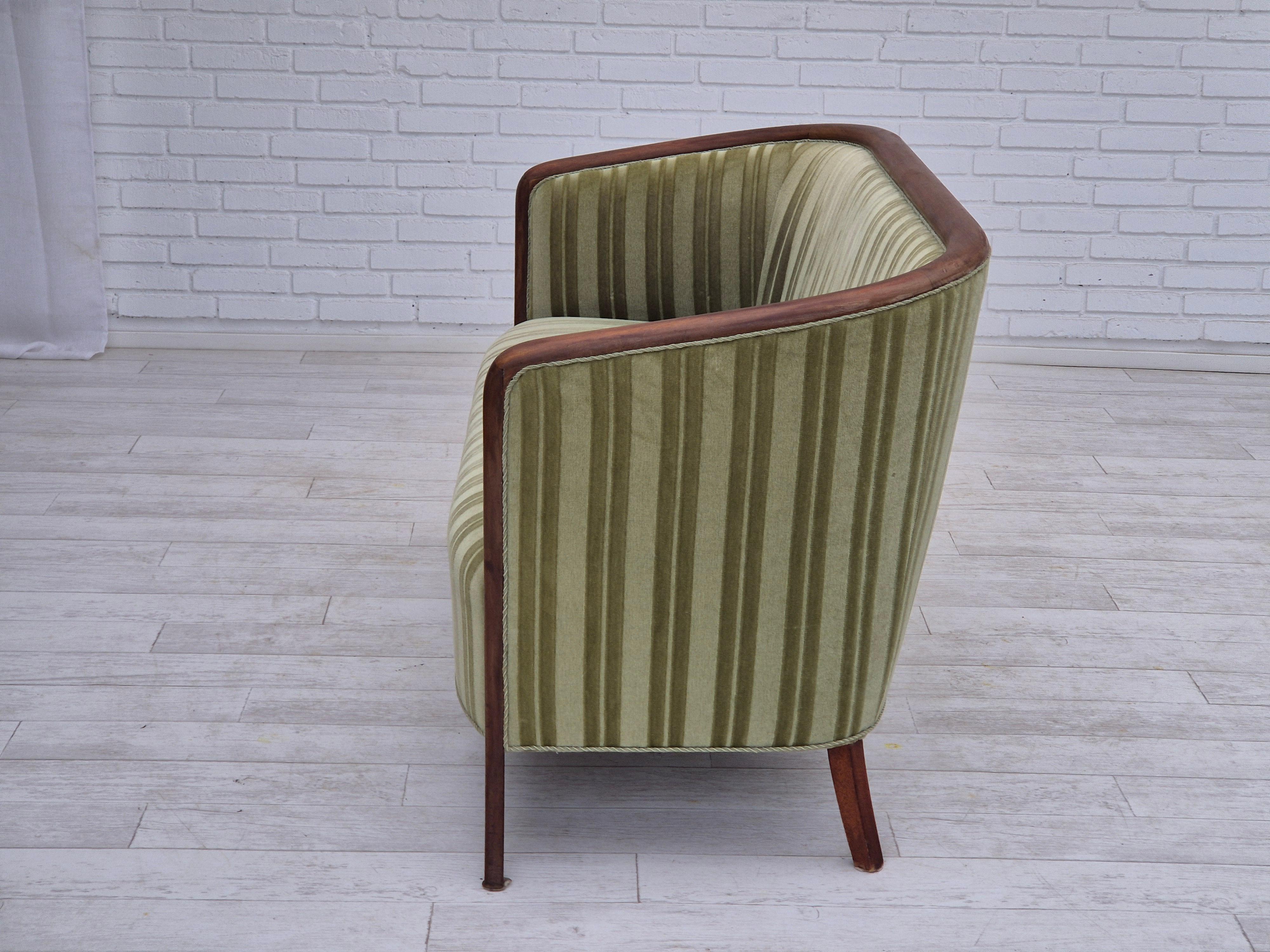 1960er Jahre, skandinavisches 2-Sitzer-Sofa, Originalzustand, Velours, Teakholz. im Angebot 12