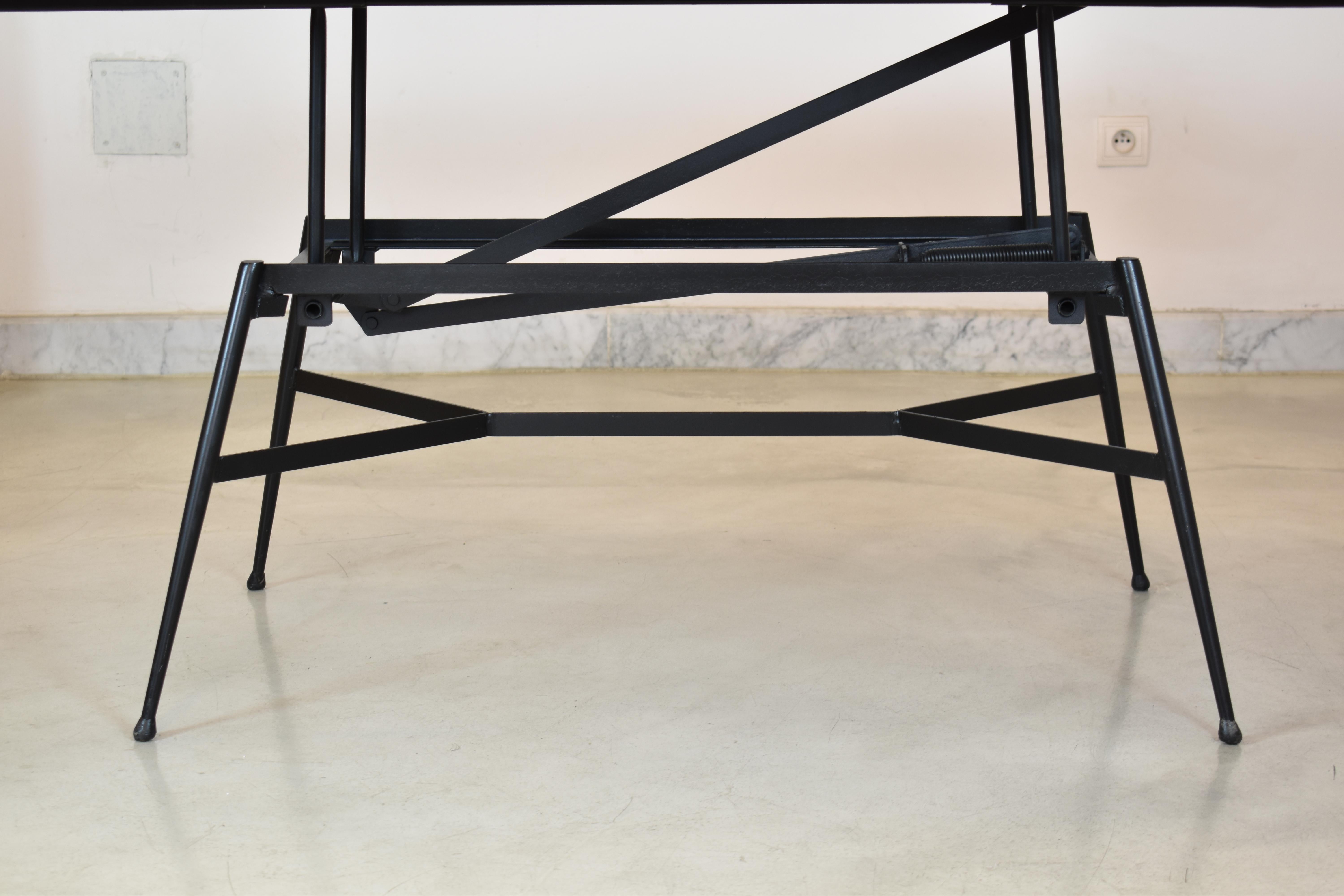 20ième siècle Table basse/de salle à manger scandinave réglable des années 1960 en vente