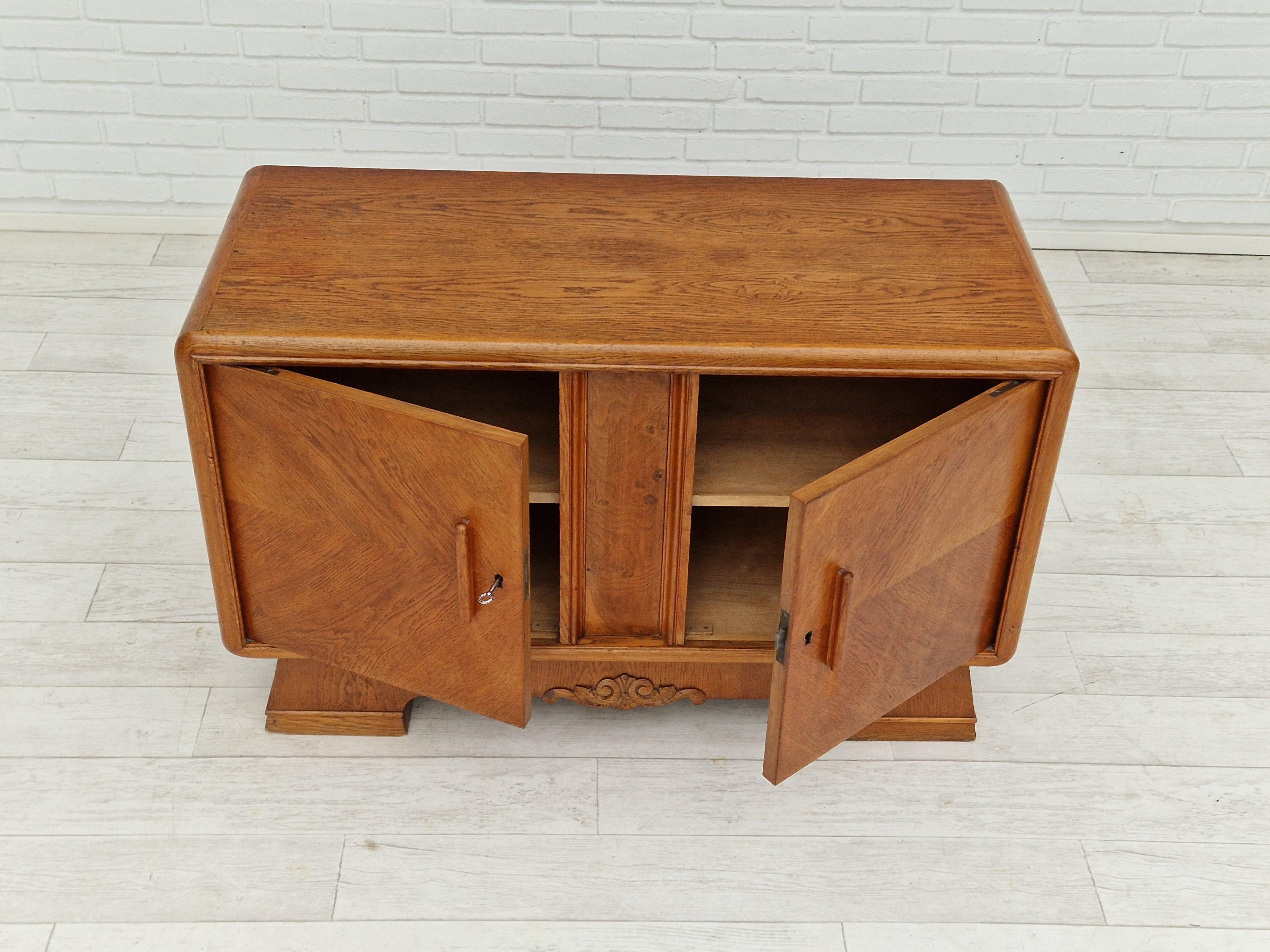 1960s, Scandinavian Art Deco Chest of Drawers, Oak Wood, Original Condition In Good Condition In Tarm, 82