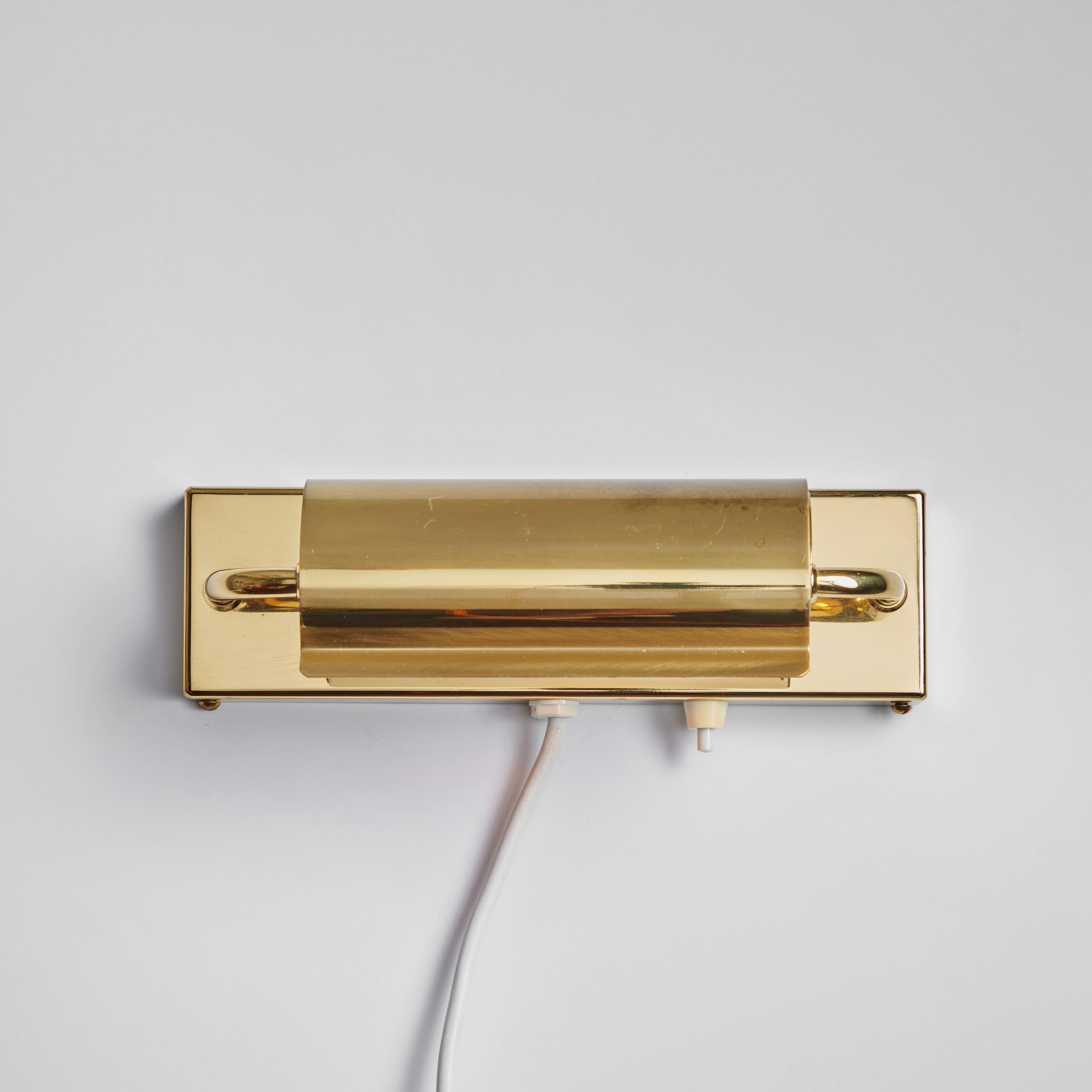 Scandinavian Modern 1960s Scandinavian Brass Rotating Wall Lamp in the Style of Charlotte Perriand For Sale