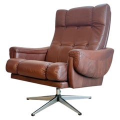 Chaise longue scandinave en cuir brun des années 1960