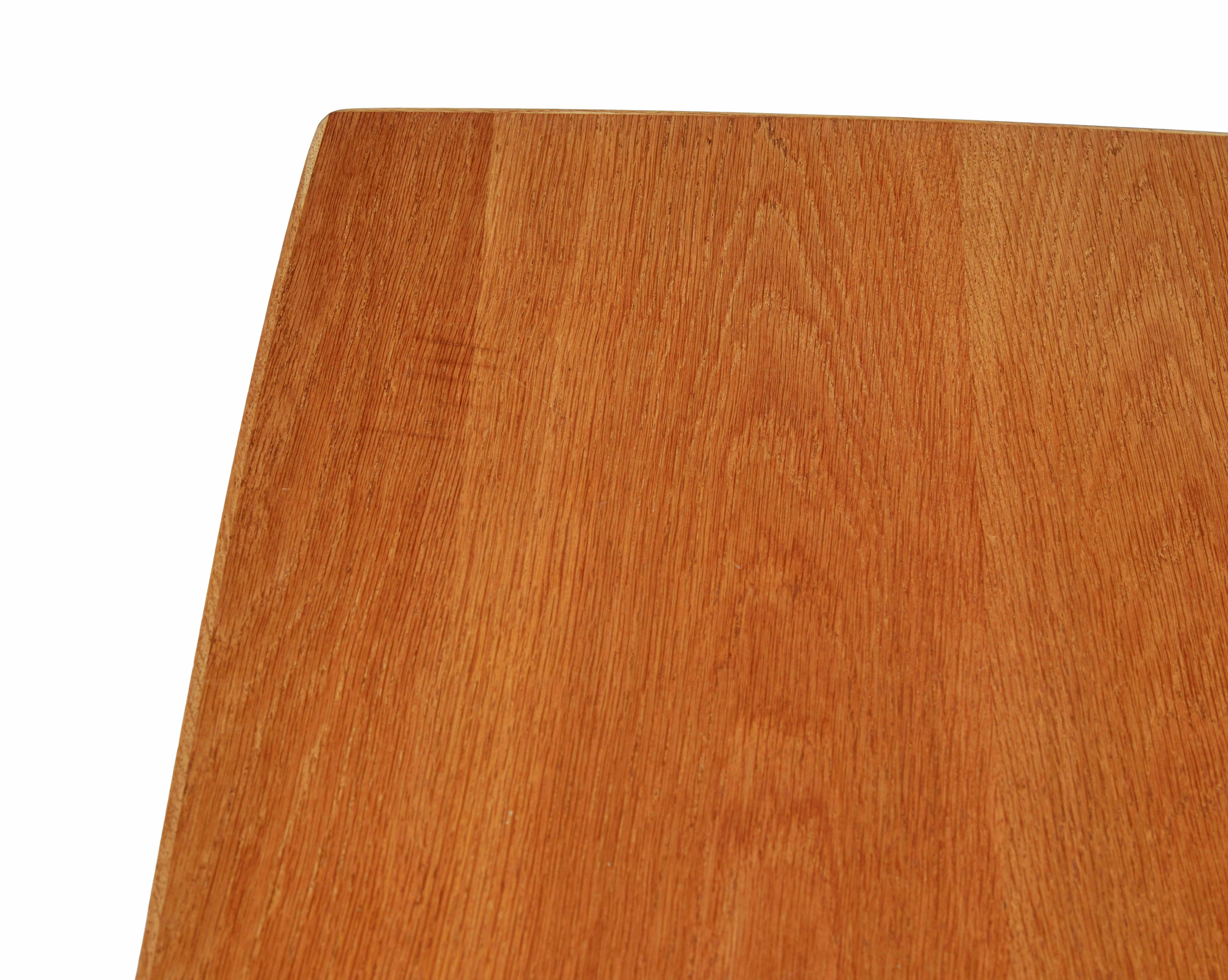 Intagliato 1960’s Scandinavian carved oak coffee table in vendita
