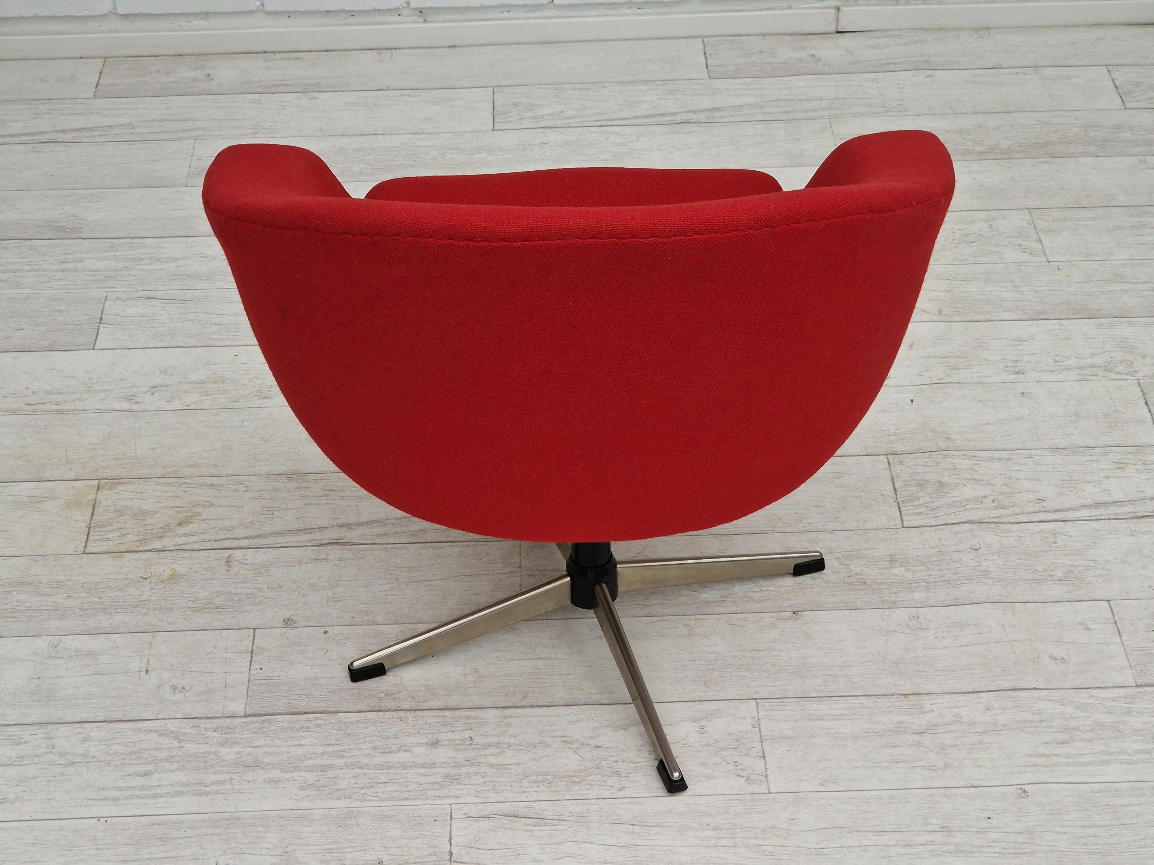 1960s, Scandinavian Design by Karl Eric Klote, Swivel Lounge Chair, Wool For Sale 3