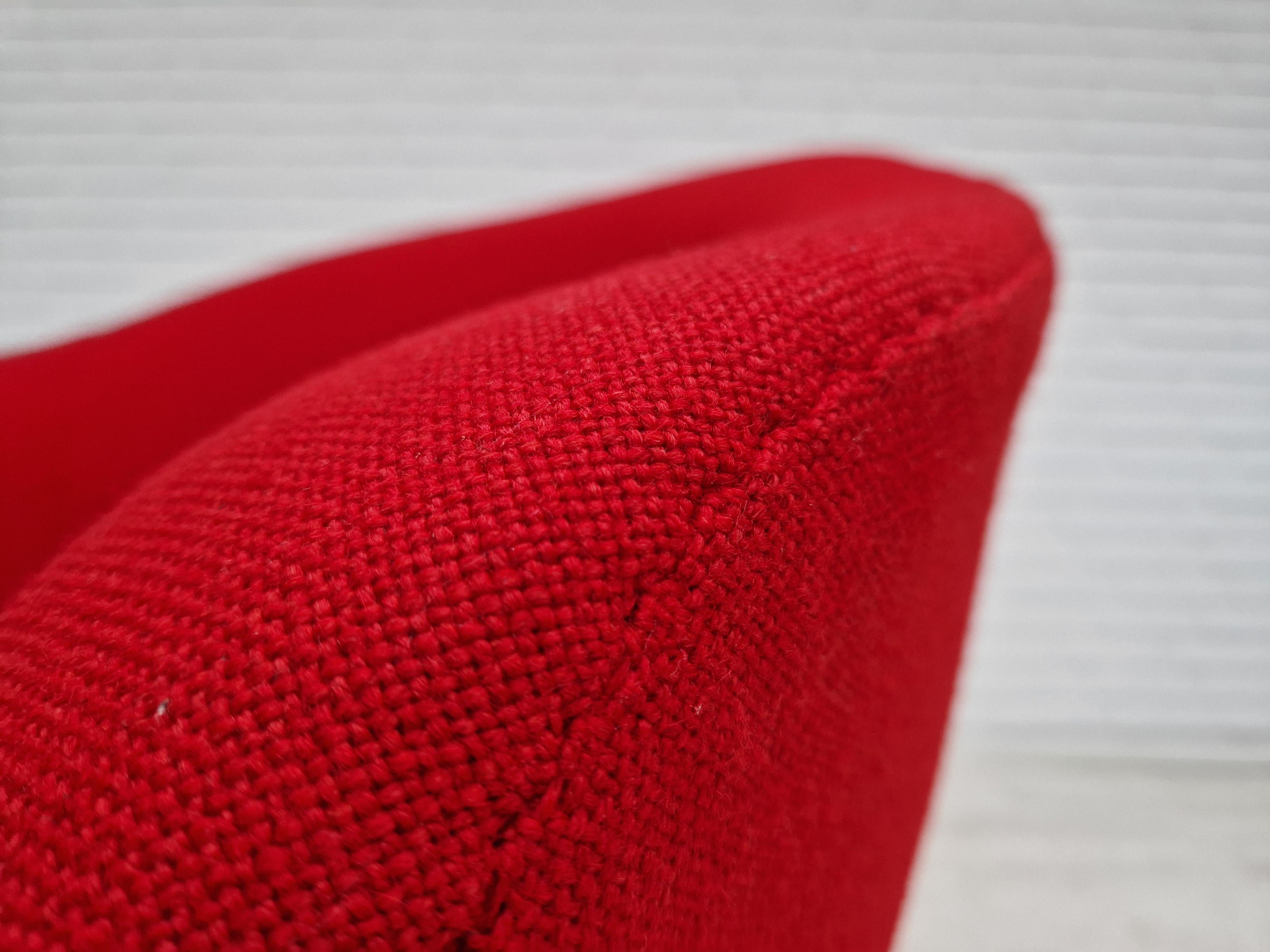 1960s, Scandinavian design by Karl Eric Klote for Overman. Mid-Century swivel lounge chair in red wool KVADRAT upholstery. Removable cushion and chrome swivel base. Reupholstered and hand sewn by craftsman.