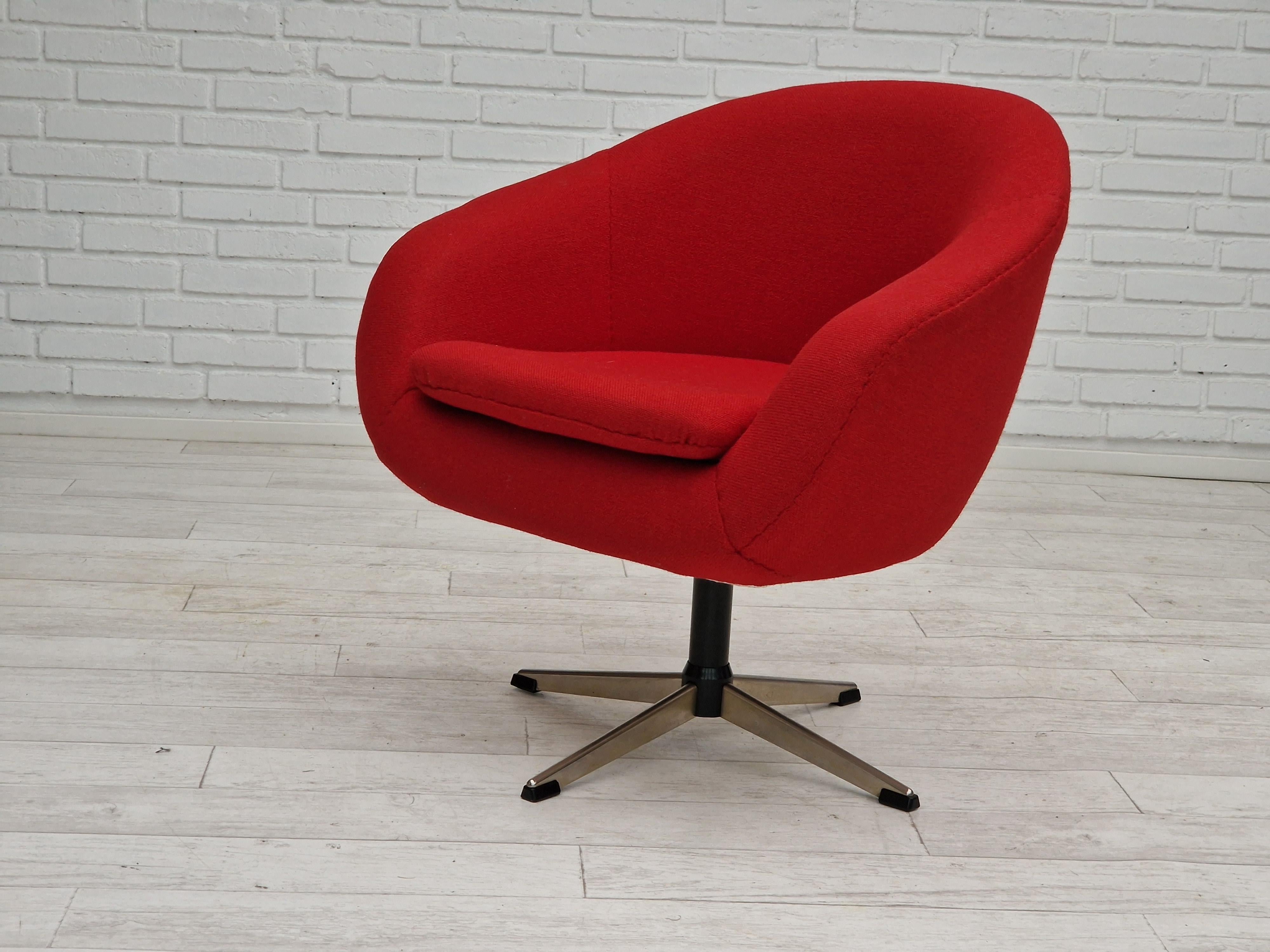 1960s, Scandinavian Design by Karl Eric Klote, Swivel Lounge Chair, Wool For Sale 2