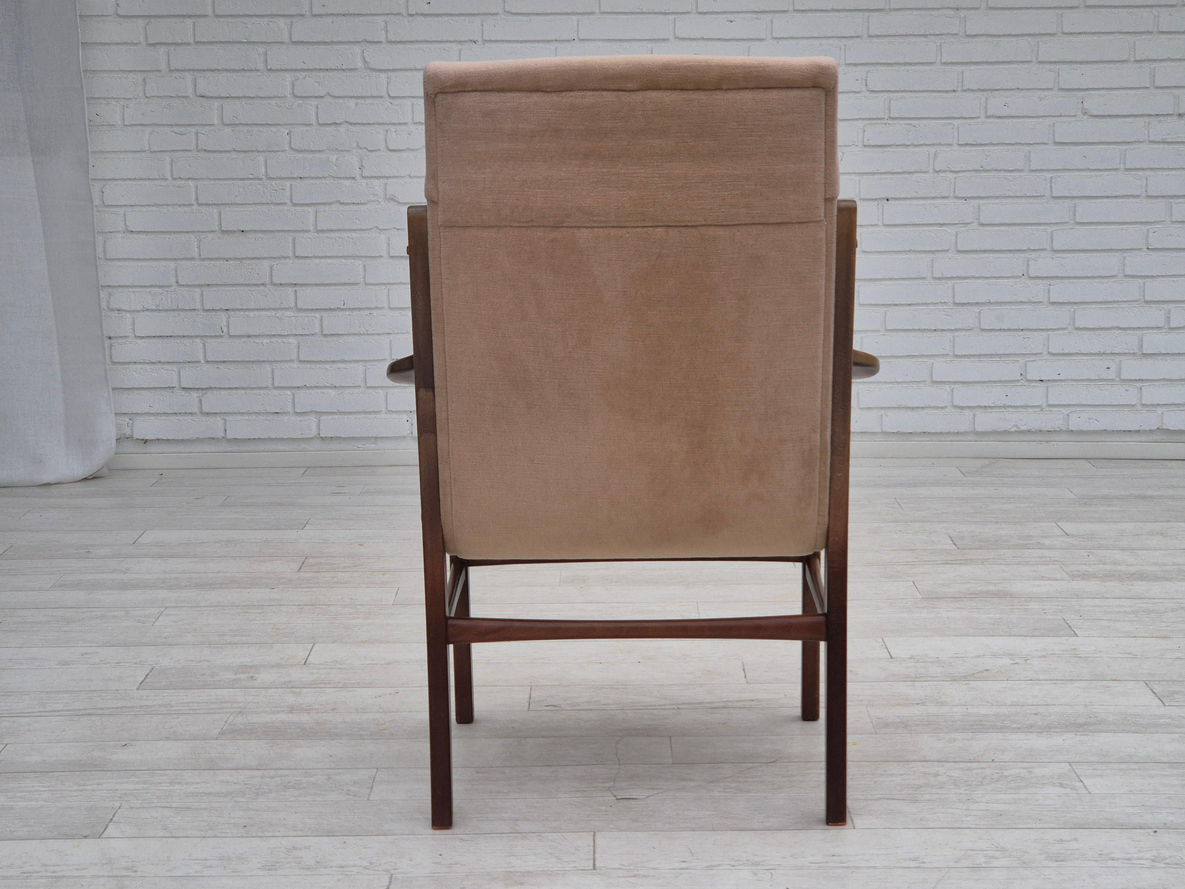 Fauteuil à dossier haut, design scandinave, état d'origine, années 1960 Bon état - En vente à Tarm, 82
