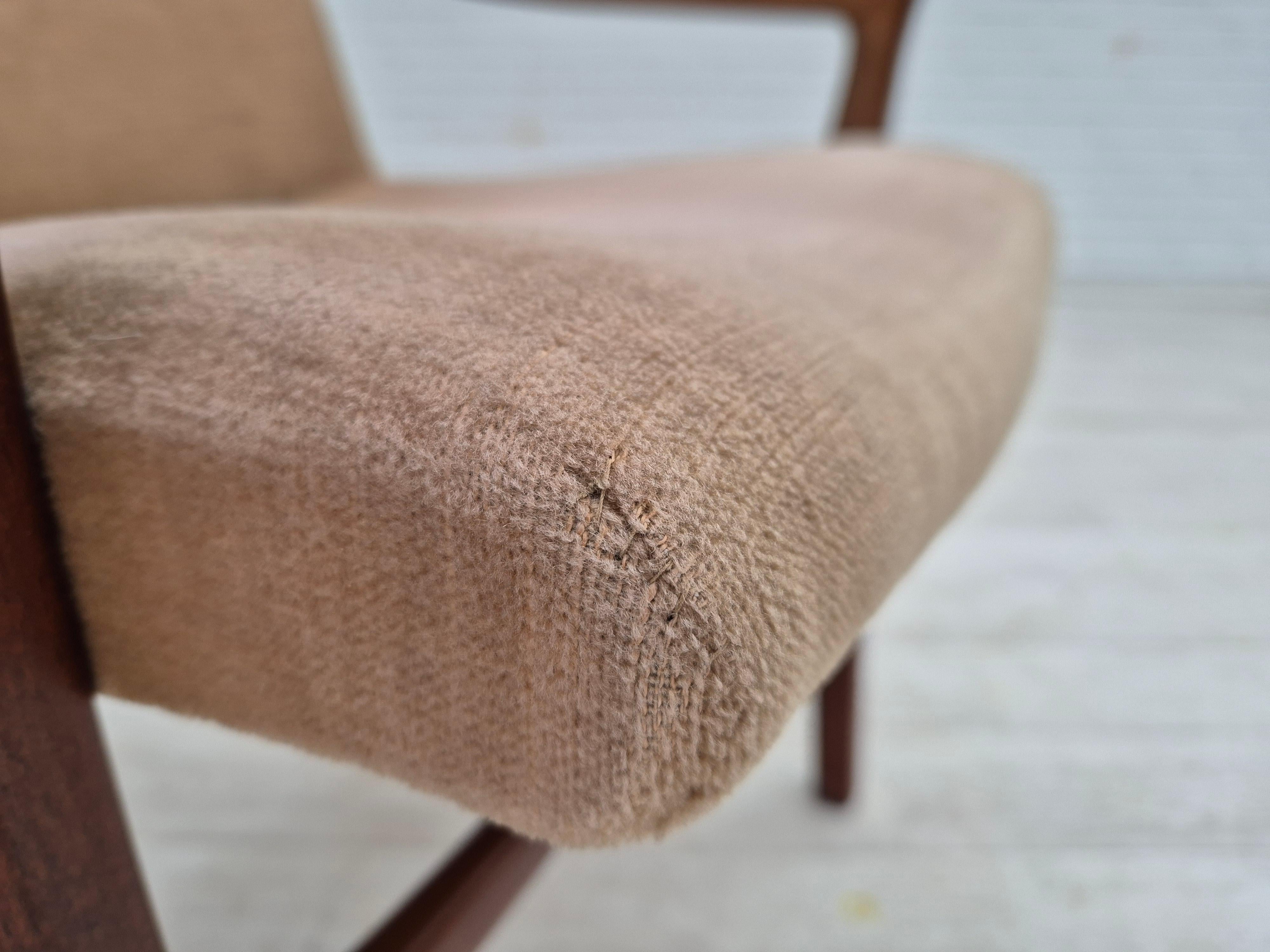 Velours Fauteuil à dossier haut, design scandinave, état d'origine, années 1960 en vente