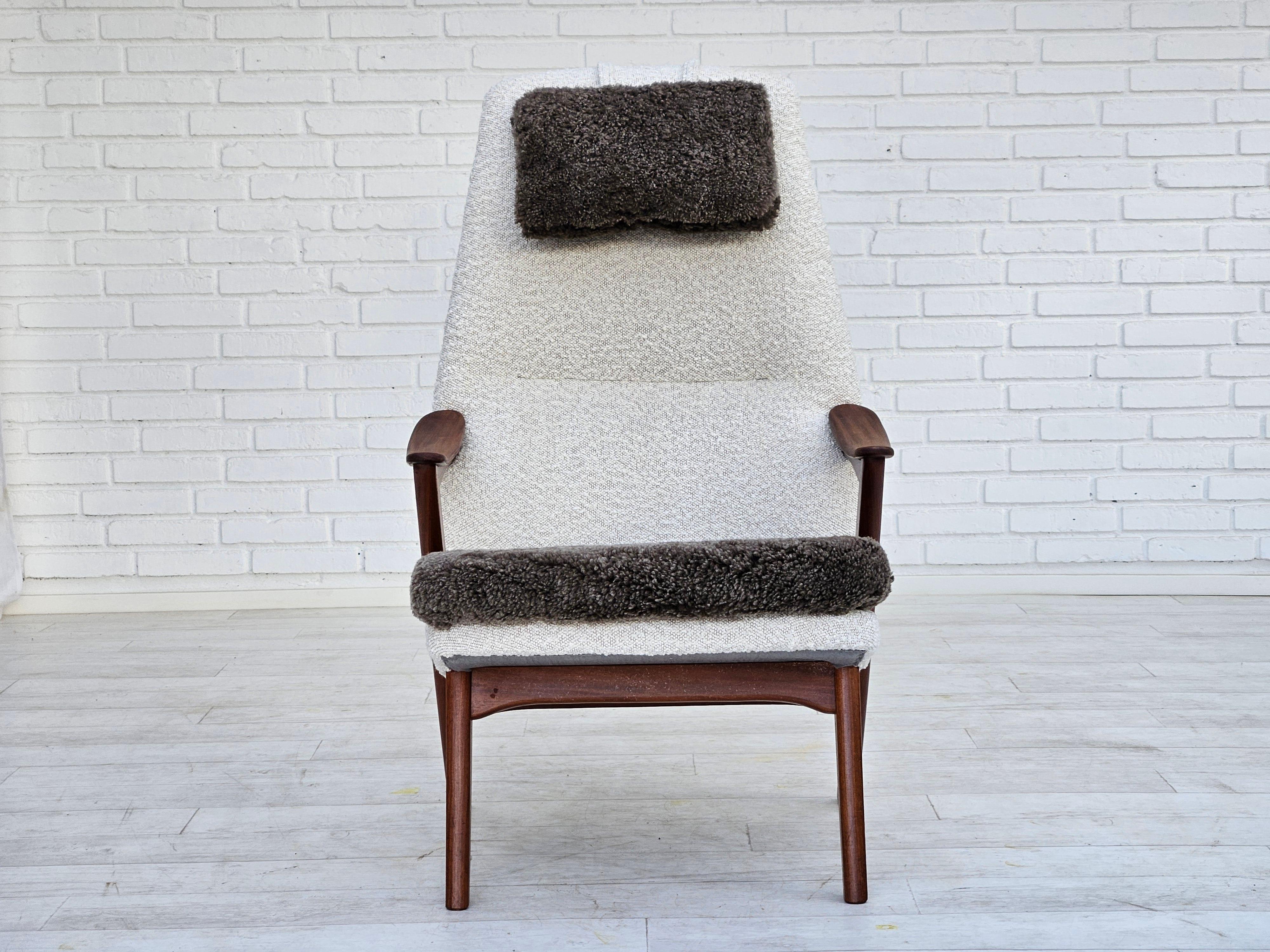 1960er Jahre, skandinavisches Design, neu gepolsterter Sessel, Möbelstoff, Schafsleder. im Angebot 6