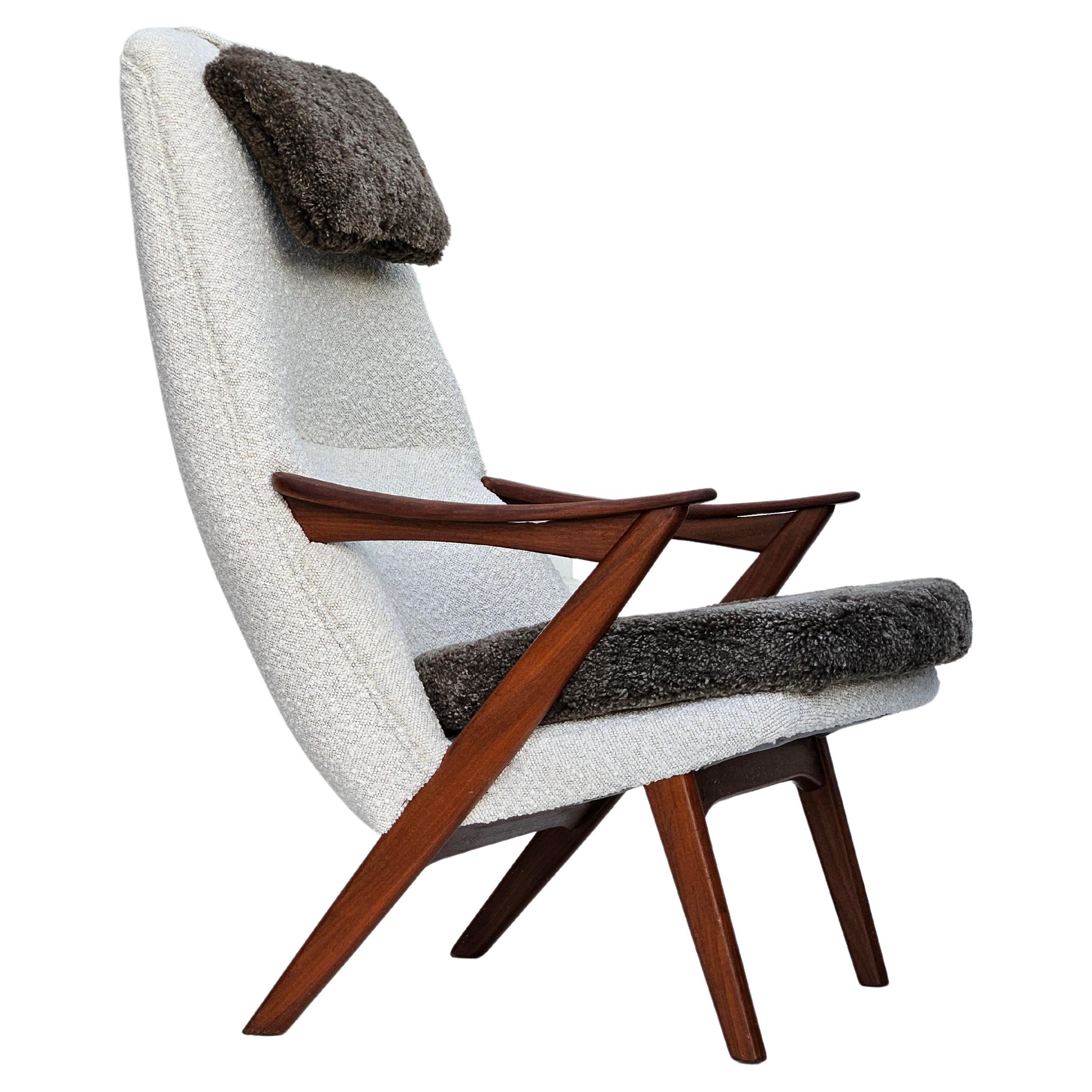 Années 1960, design scandinave, fauteuil retapissé, tissu de mobilier, peau de mouton. en vente
