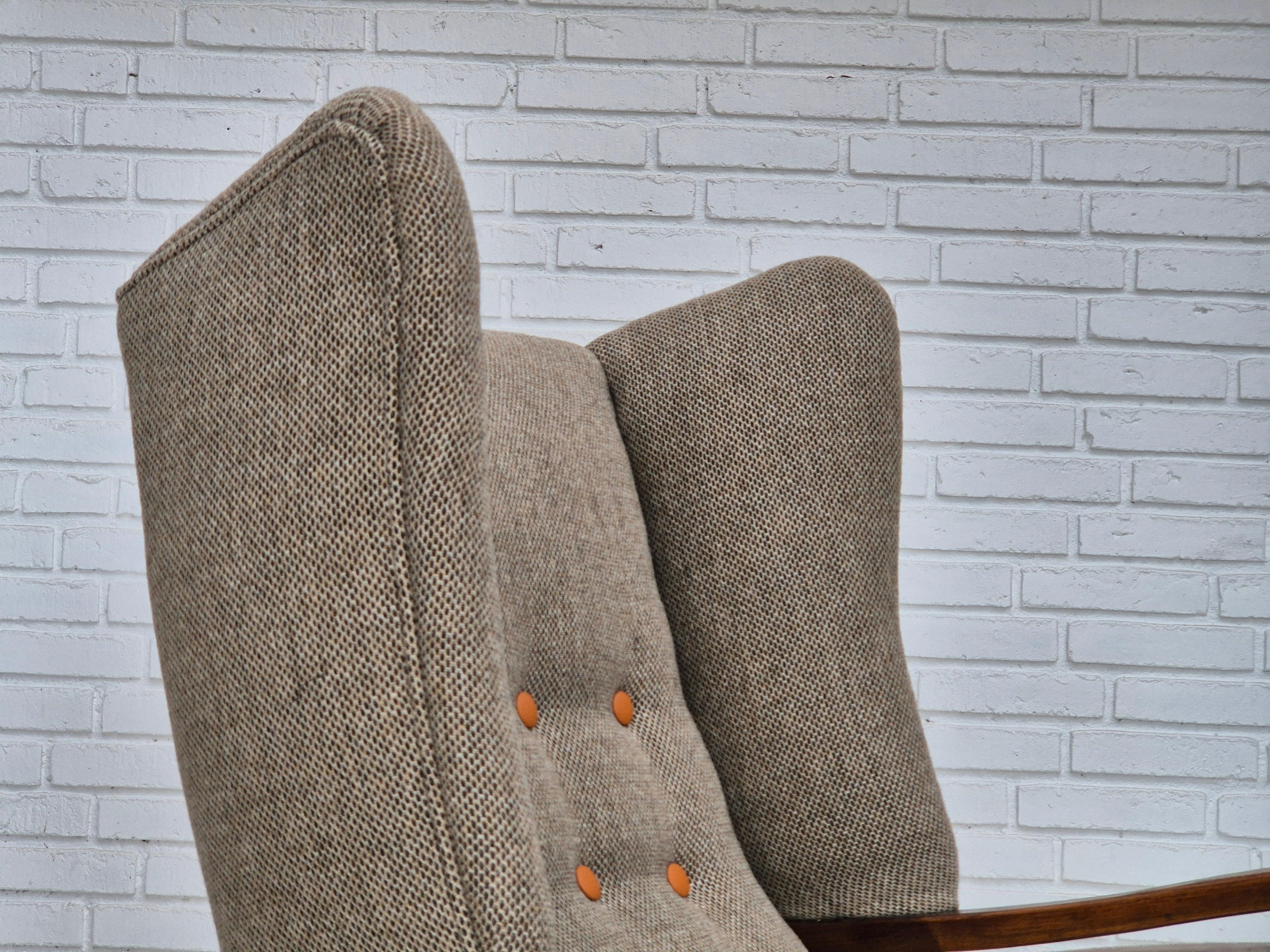 1960er Jahre, skandinavisches Design, Sessel neu gepolstert, Wollstoff, Eichenholz. (Dänisch) im Angebot