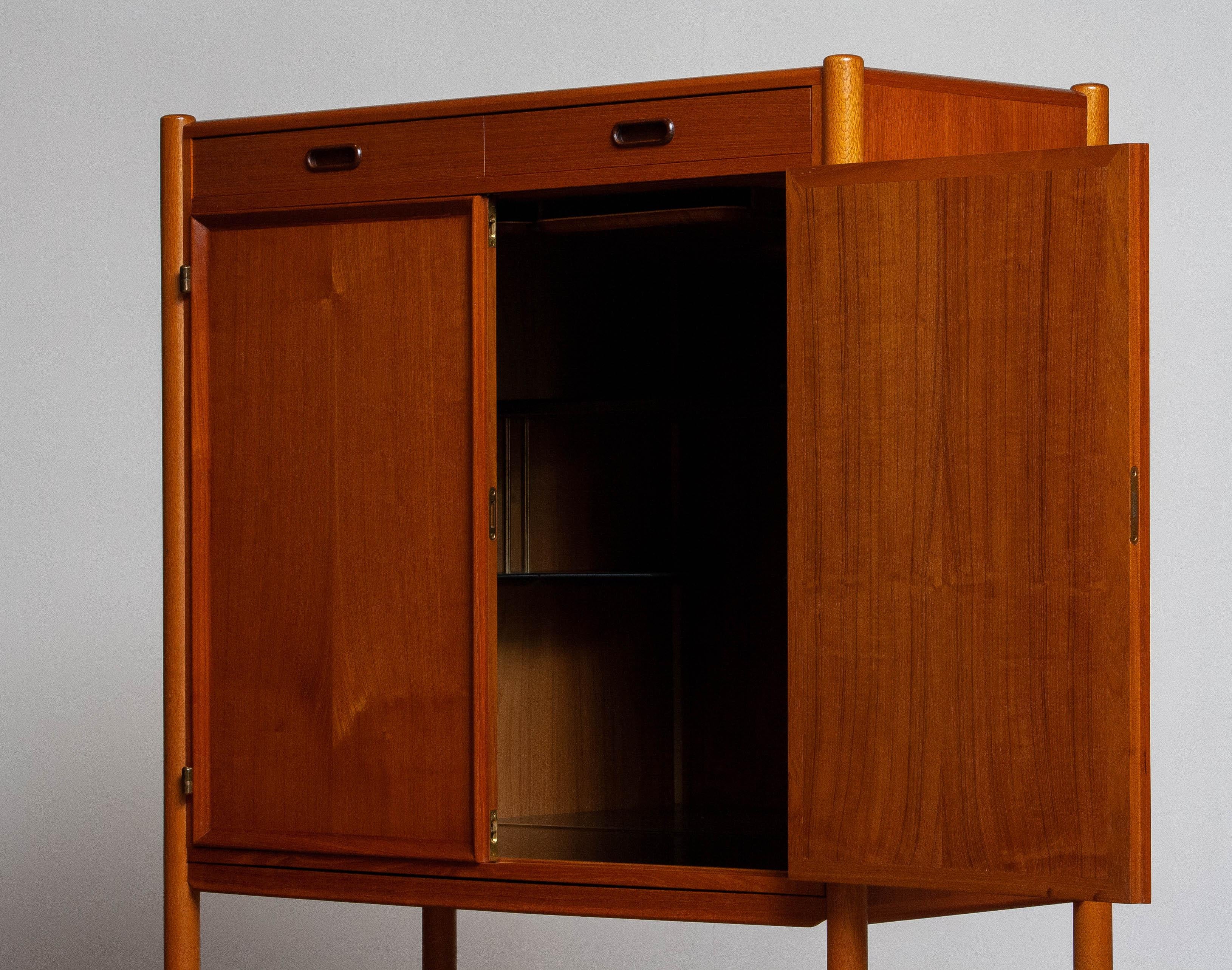 1960's Scandinavian Dry / Bar Drinking Cabinet in Teak and Oak by Westbergs 8