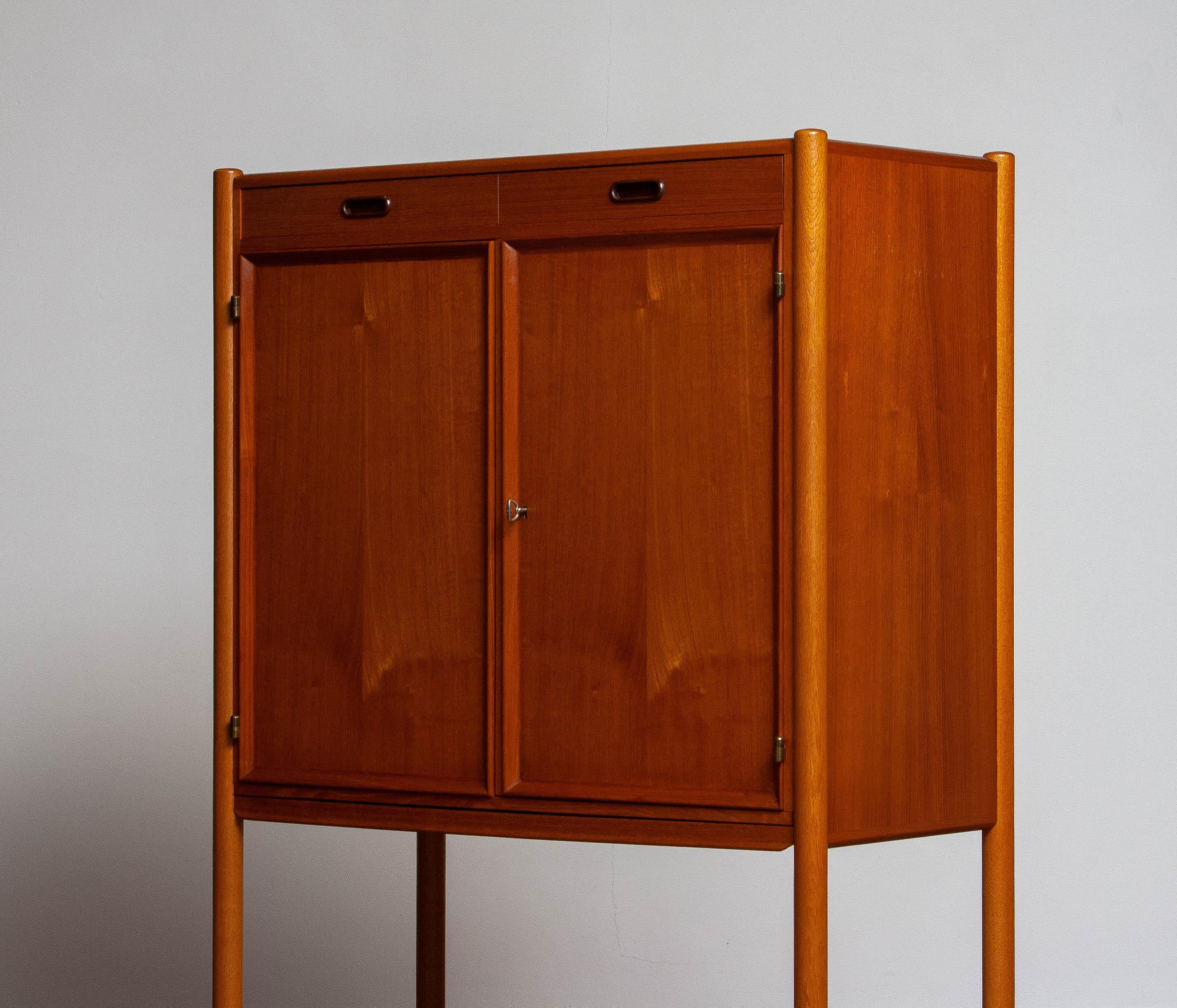1960's Scandinavian Dry / Bar Drinking Cabinet in Teak and Oak by Westbergs 9