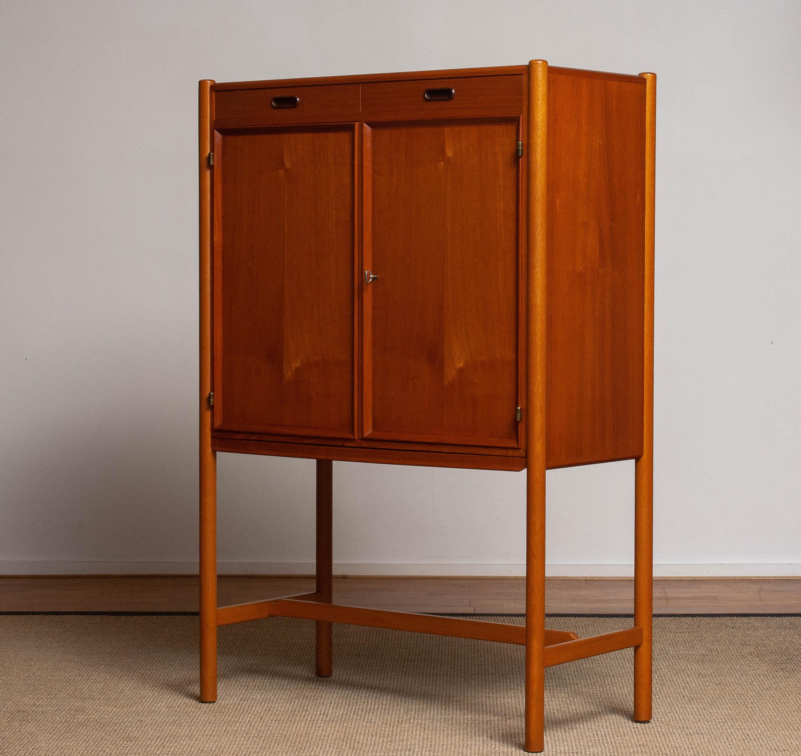 1960's Scandinavian Dry / Bar Drinking Cabinet in Teak on Oak Legs by Westbergs 11